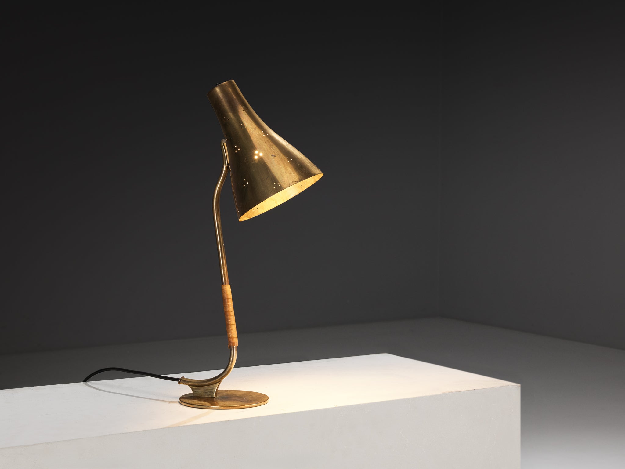 Paavo Tynell for Taito Oy '9212B' Table Lamp in Brass and Leather Lighting Morentz
