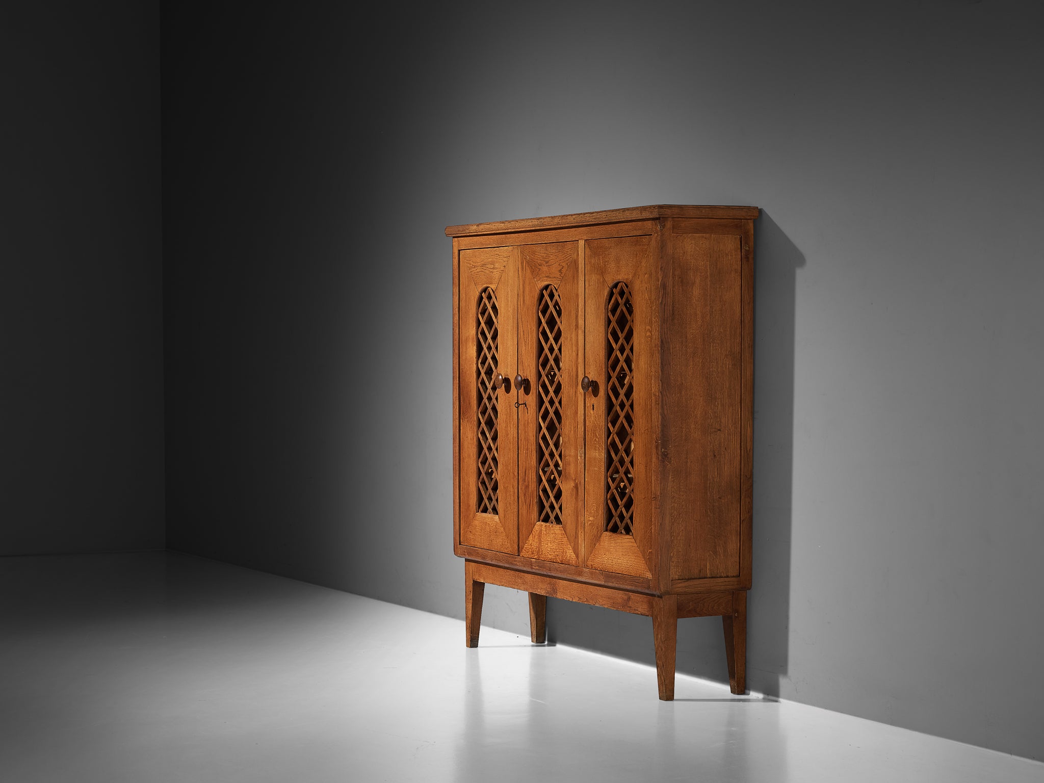 1940s Cabinet in Solid Oak with Latticework