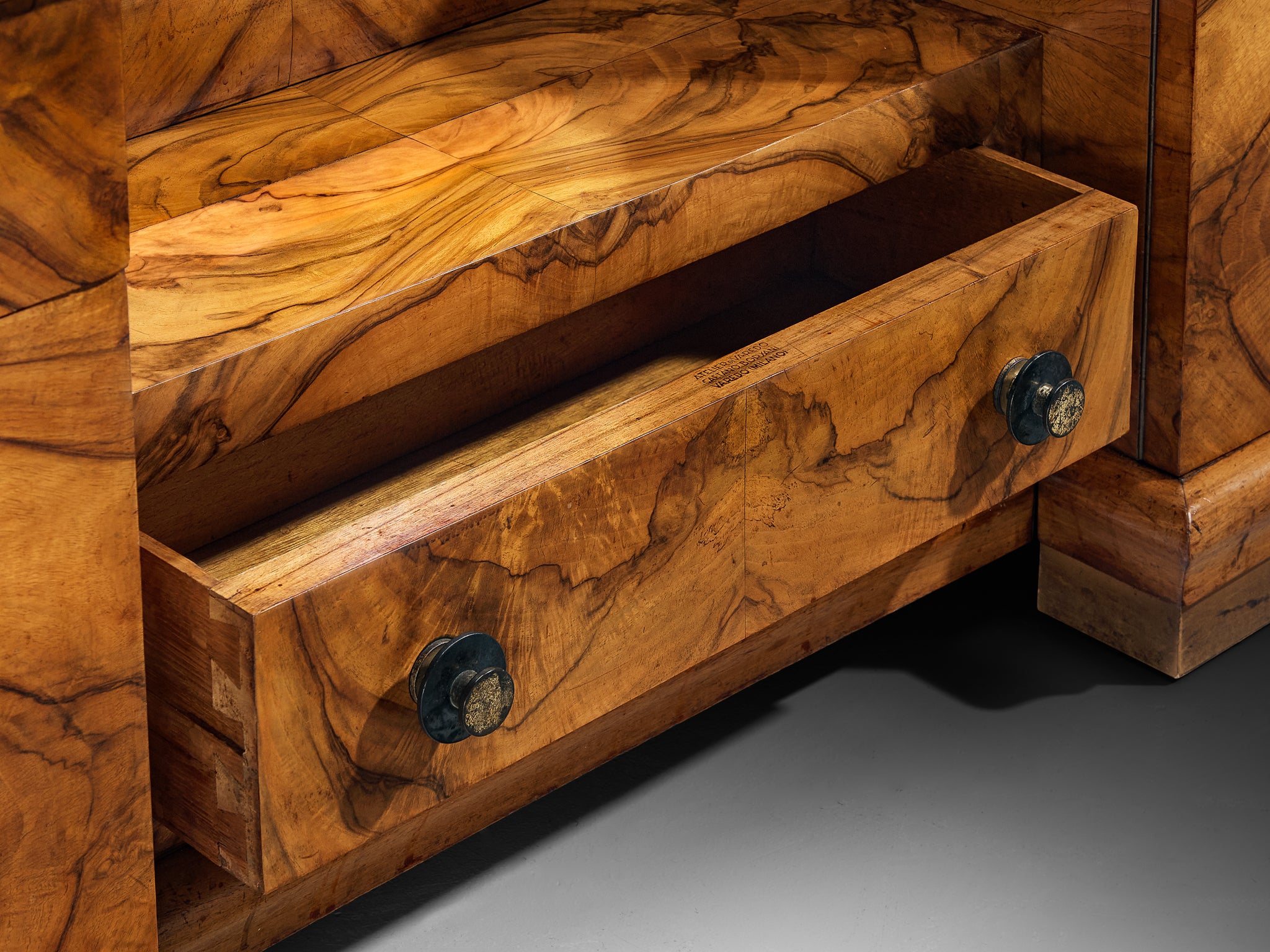 Gaetano Borsani for Atelier di Varedo Vanity Set with Stool in Walnut Burl Tables Morentz