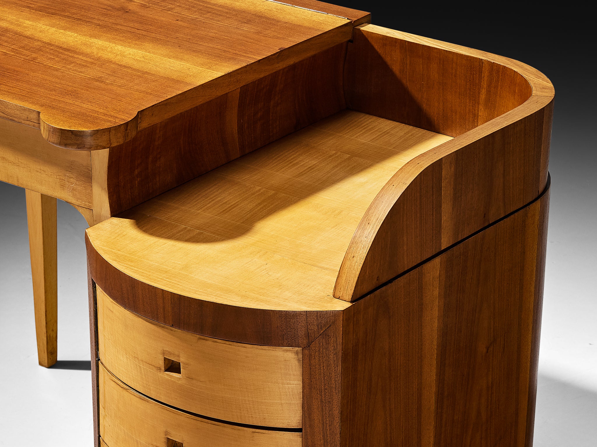 M.C. Magnani & A. Schieppati 1950s Milanese Vanity Table in Walnut and Maple Tables Morentz