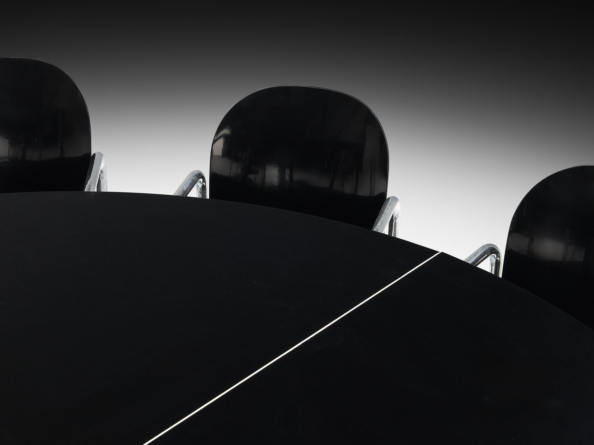 Italian Set with Dialogo Dessau Chairs and Centro Progetti Tecno Table Seating Morentz