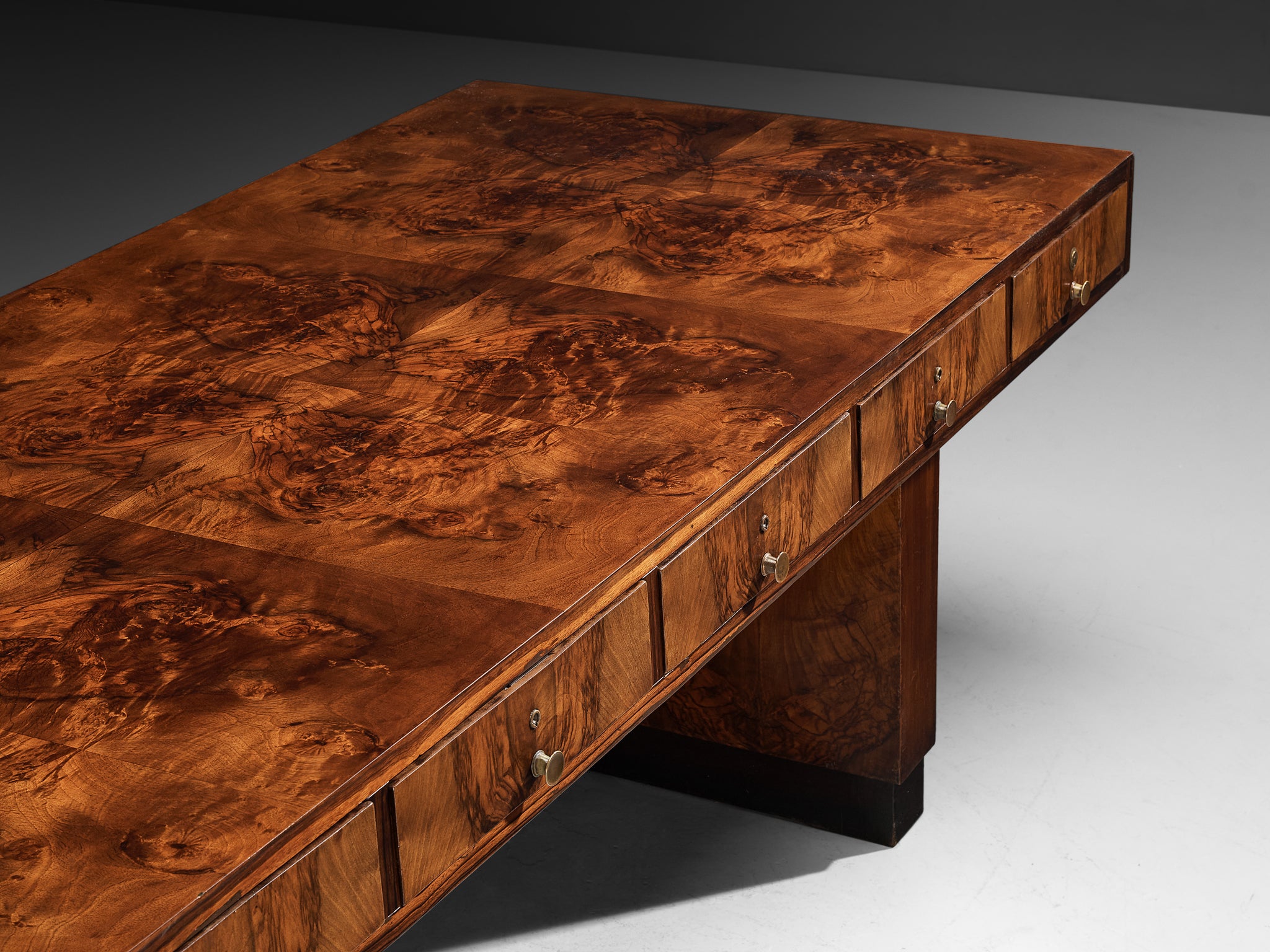 1930s Italian Rationalist Executive Desk in Walnut Burl Tables Morentz