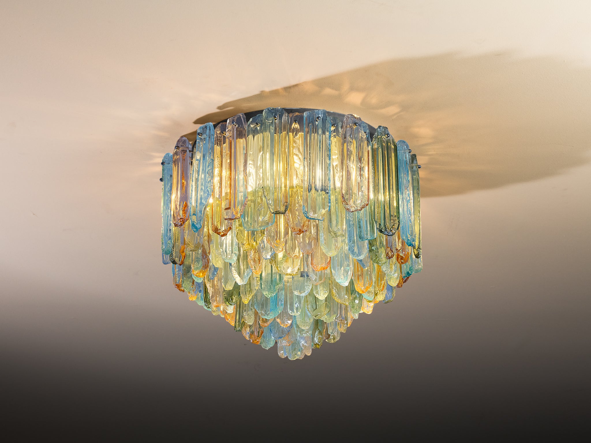 1970s Glamorous Guido Polloni Chandelier in Colored Glass (50cm/19.6in)