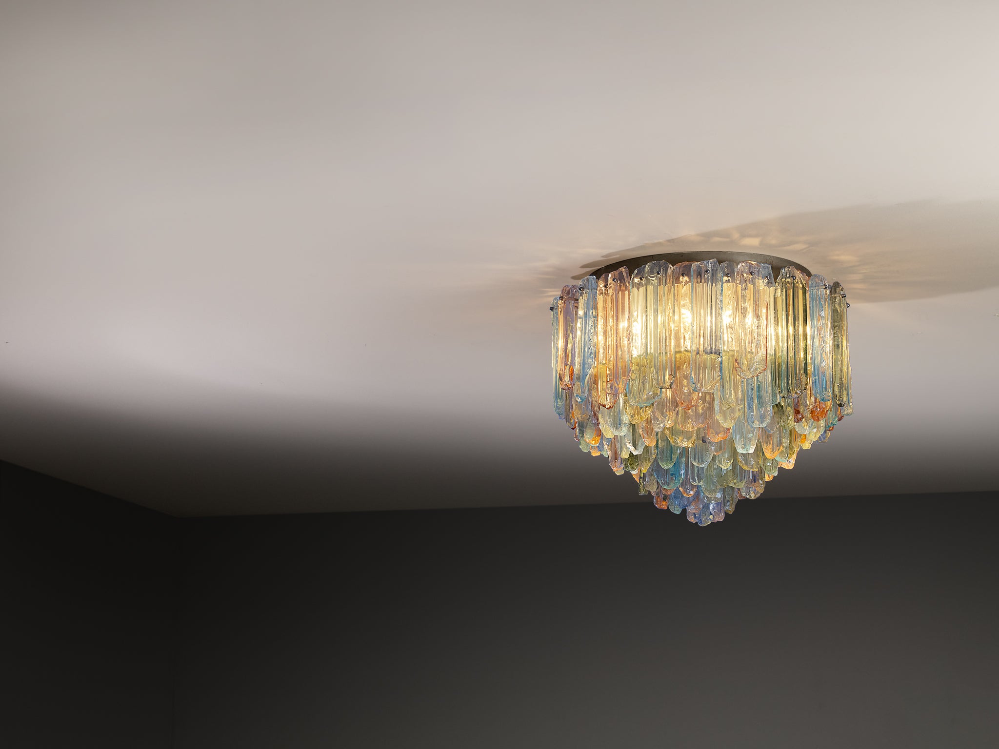 1970s Glamorous Guido Polloni Chandelier in Colored Glass (50cm/19.6in)