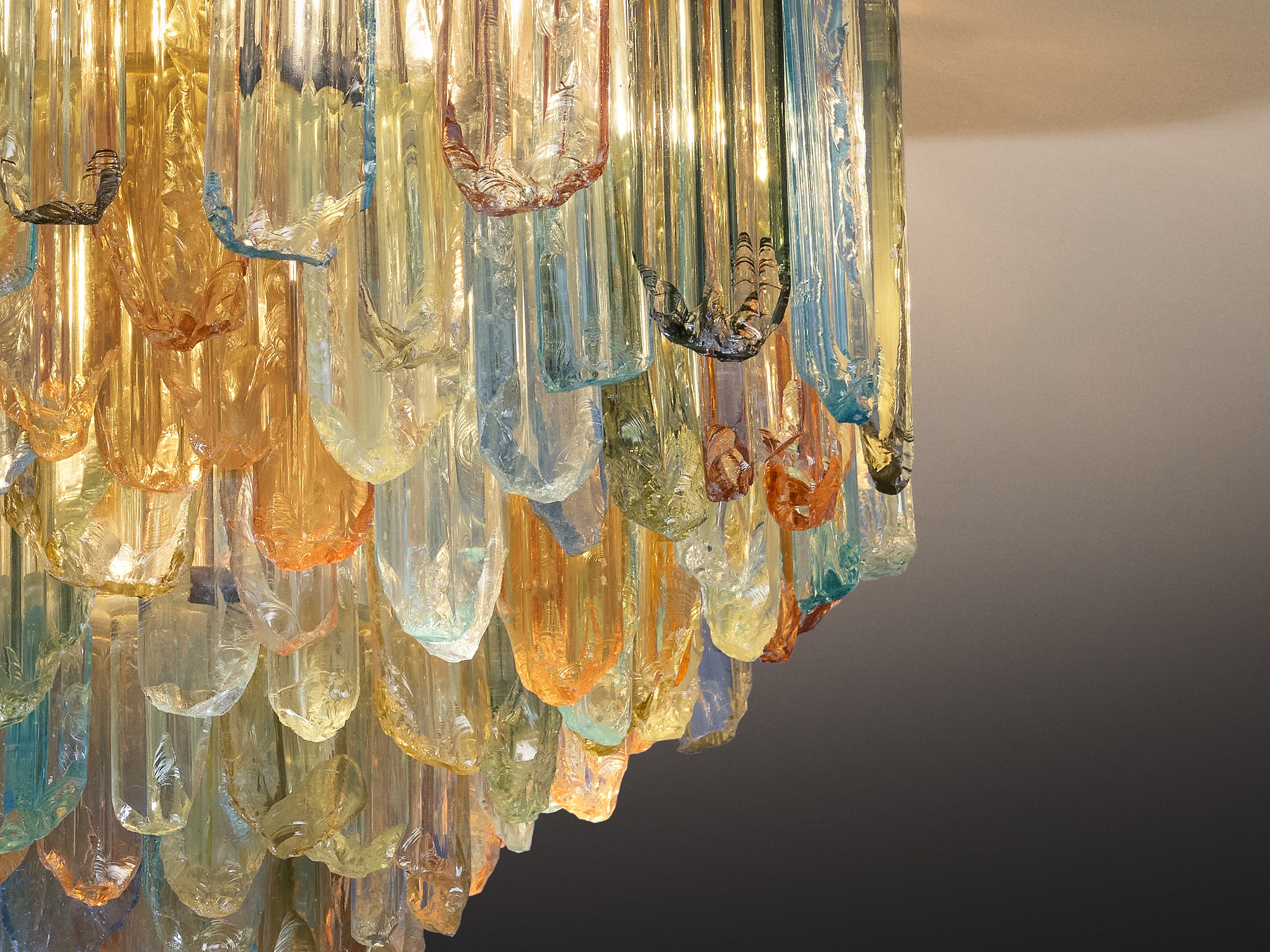 1970s Glamorous Guido Polloni Chandelier in Colored Glass (50cm/19.6in)