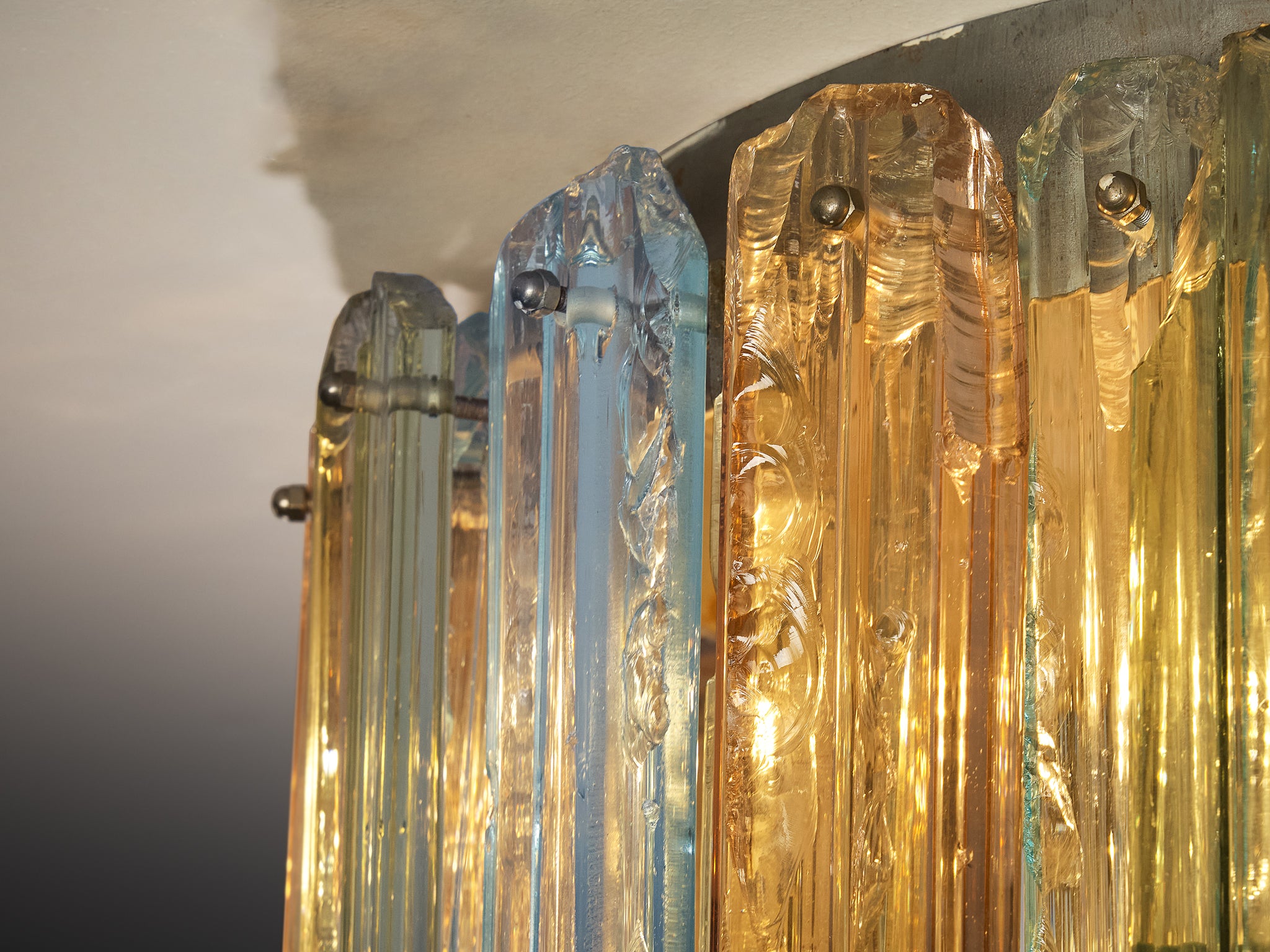 1970s Glamorous Guido Polloni Chandelier in Colored Glass (50cm/19.6in)