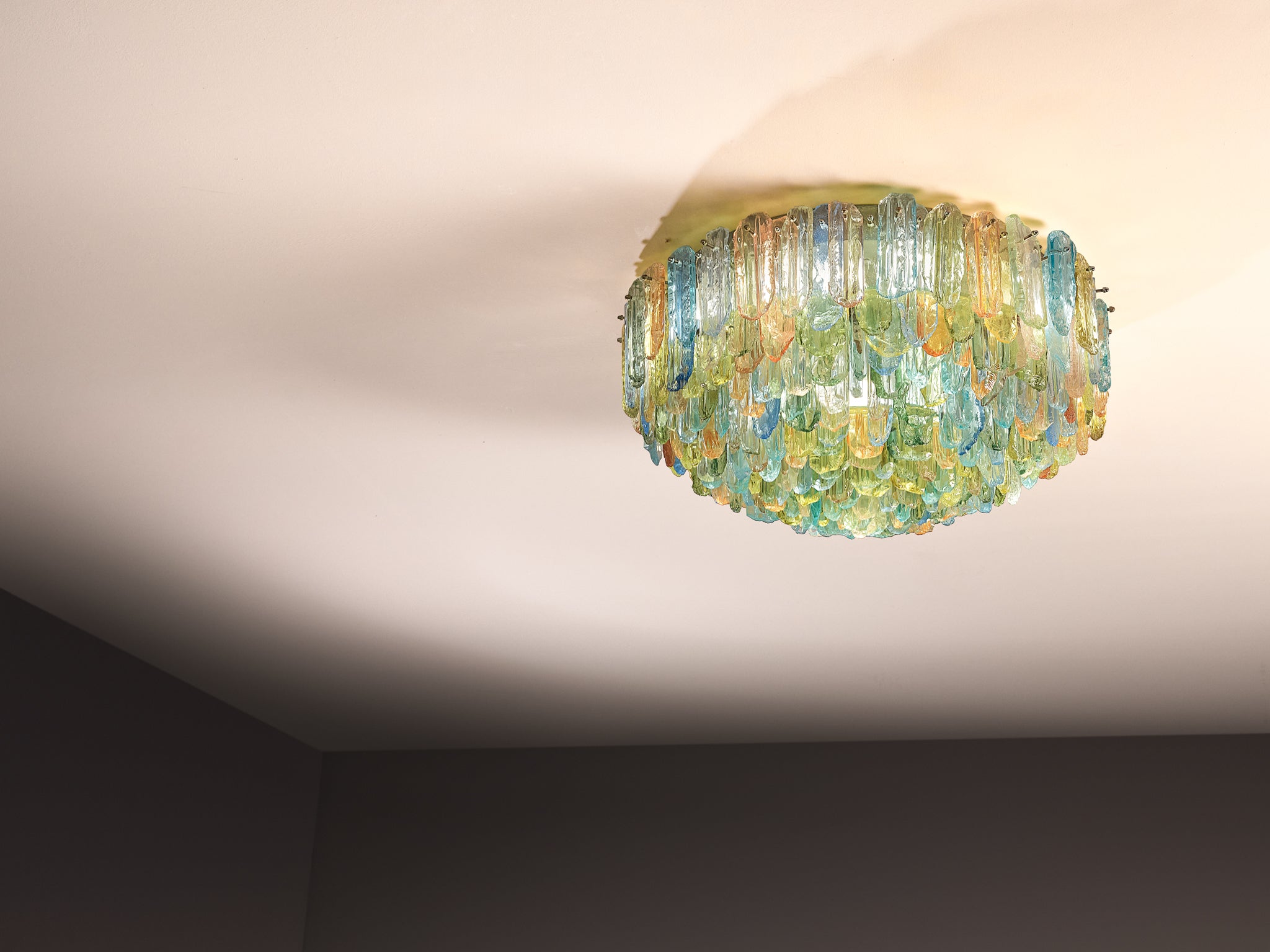 1970s Glamorous Guido Polloni Chandelier in Colored Glass (80cm/31.5in)