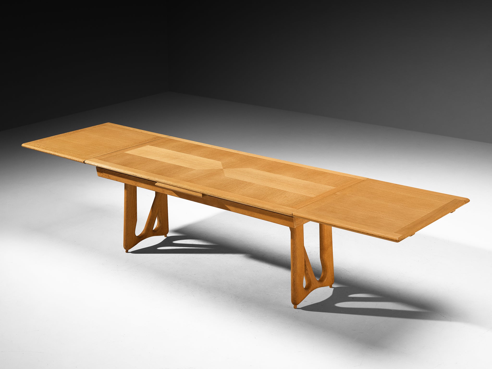 Guillerme & Chambron Extendable 'L'Italienne' Dining Table in Solid Oak Tables Morentz