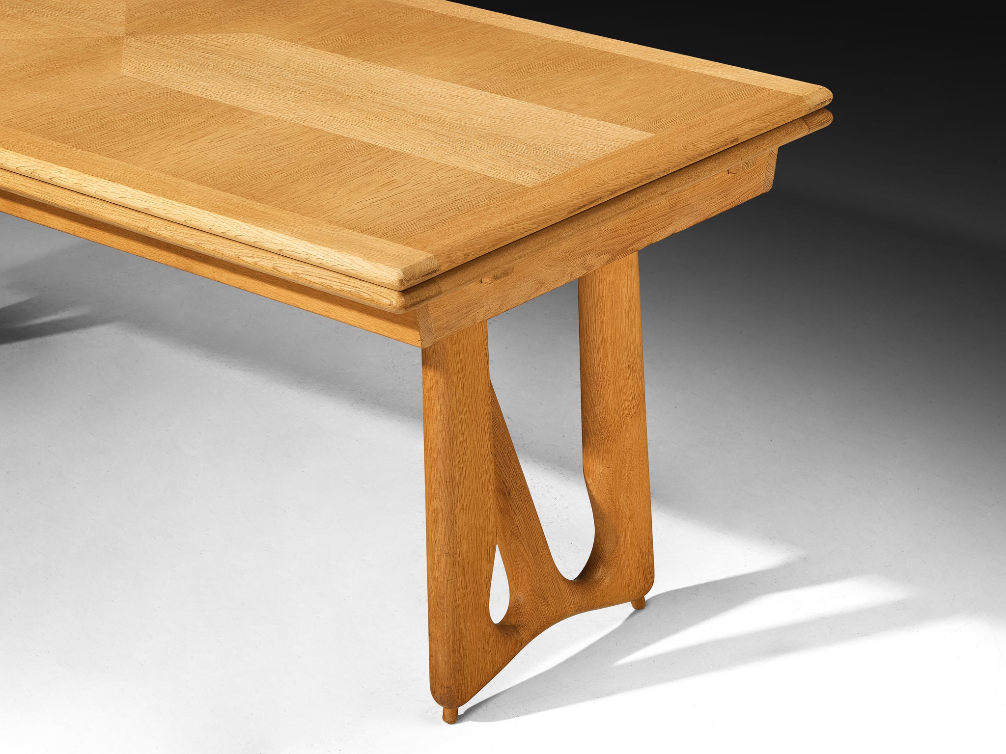 Guillerme & Chambron Extendable 'L'Italienne' Dining Table in Solid Oak Tables Morentz