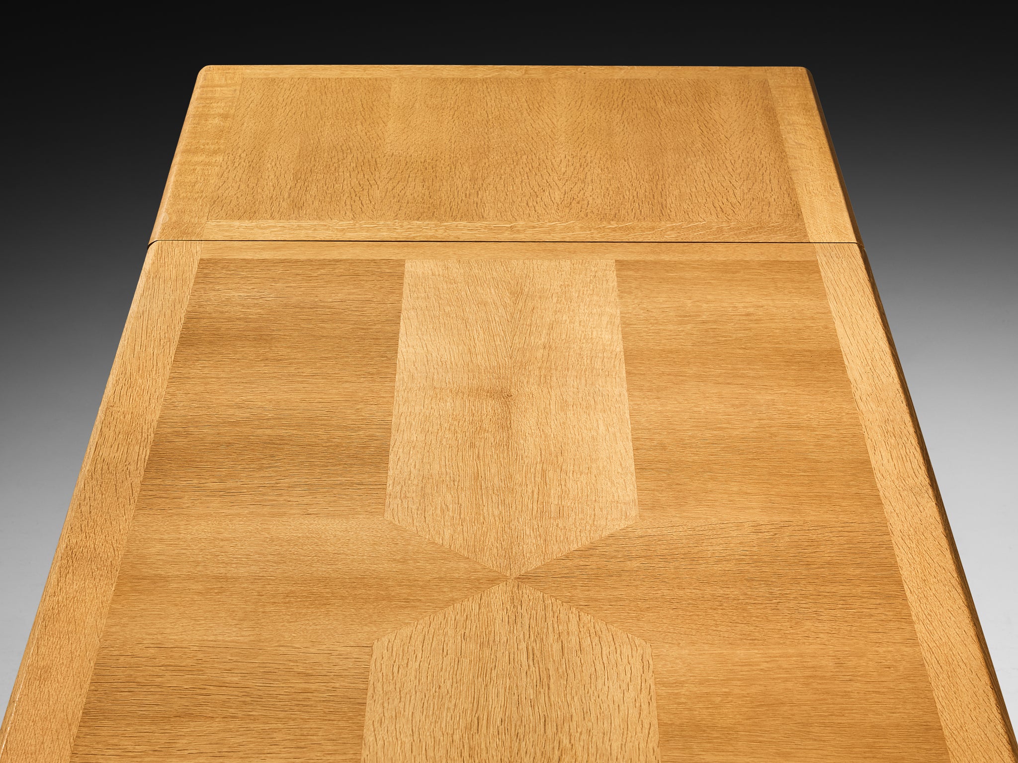 Guillerme & Chambron Extendable 'L'Italienne' Dining Table in Solid Oak Tables Morentz