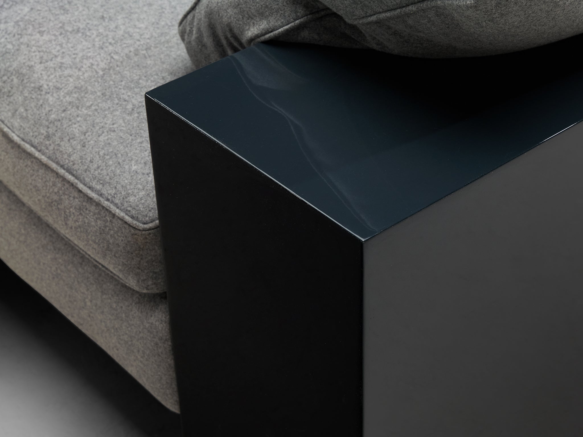 Eileen Gray 'Lota' Sofa in High Gloss Lacquered Wood Seating Morentz