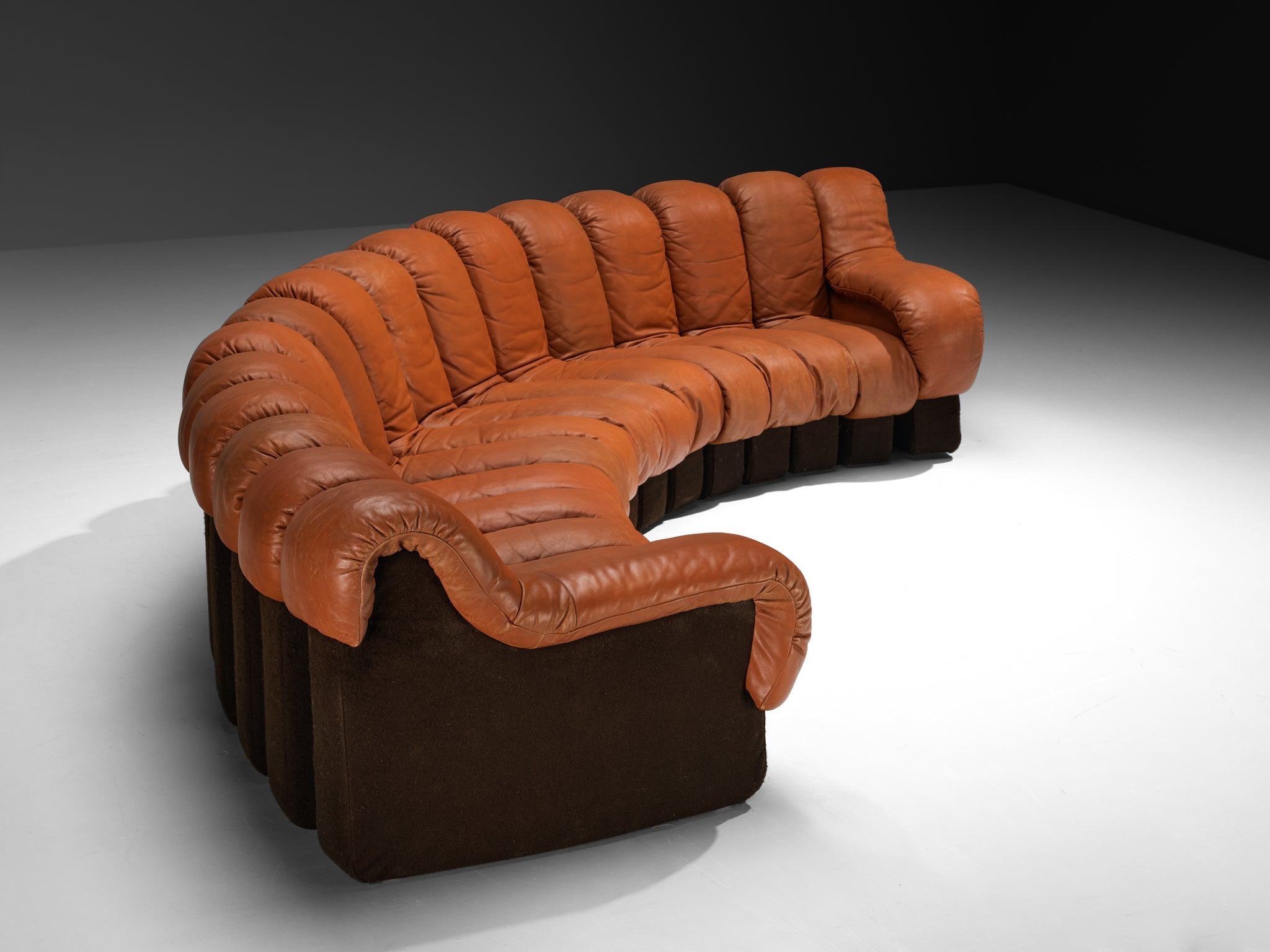 De Sede DS-600 'Snake' Sectional Sofa in Reddish-Brown Patinated Leather Seating Morentz