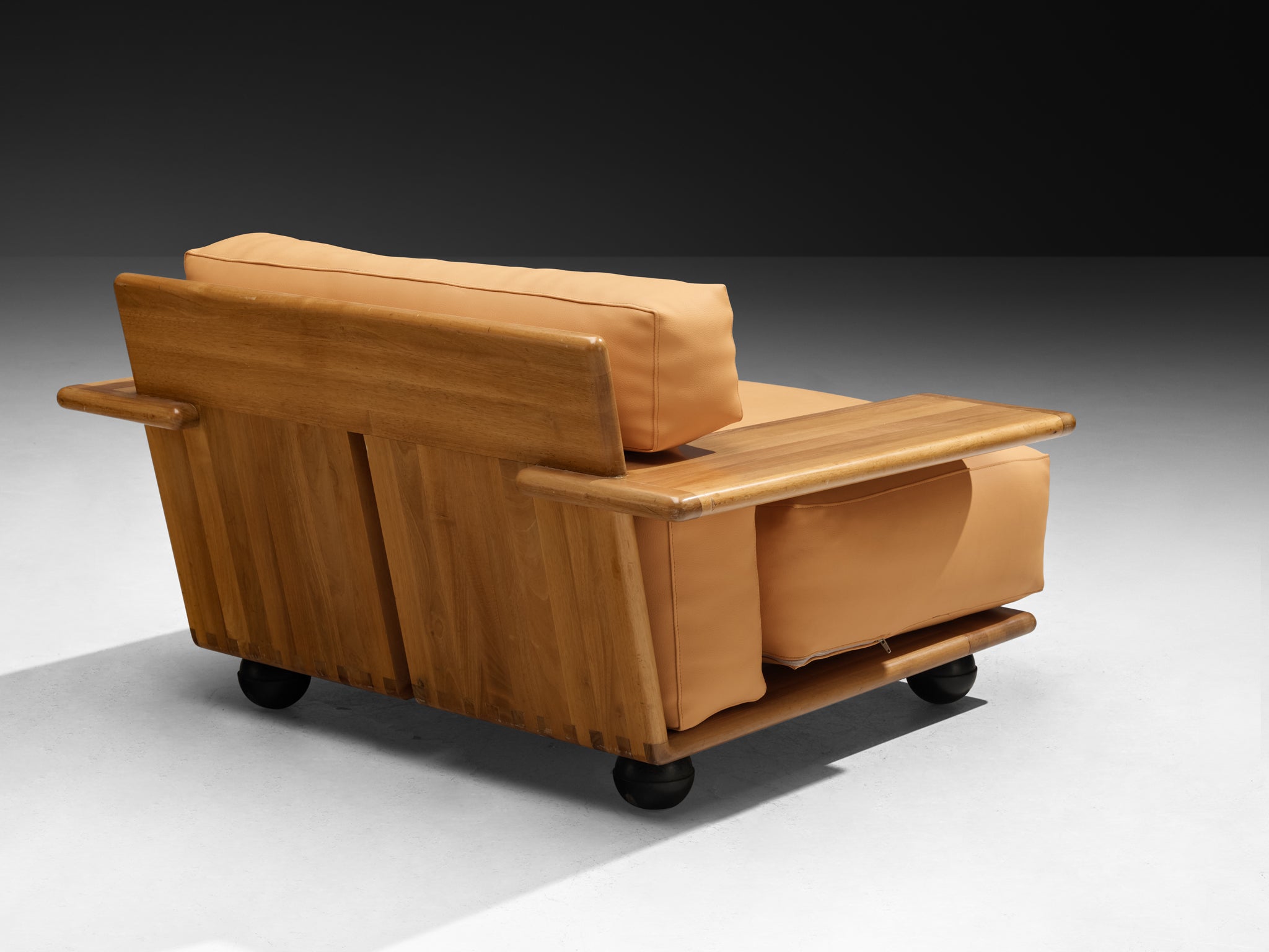 Mario Bellini for Cassina Pianura Lounge Chairs in Walnut and Leather Seating Morentz
