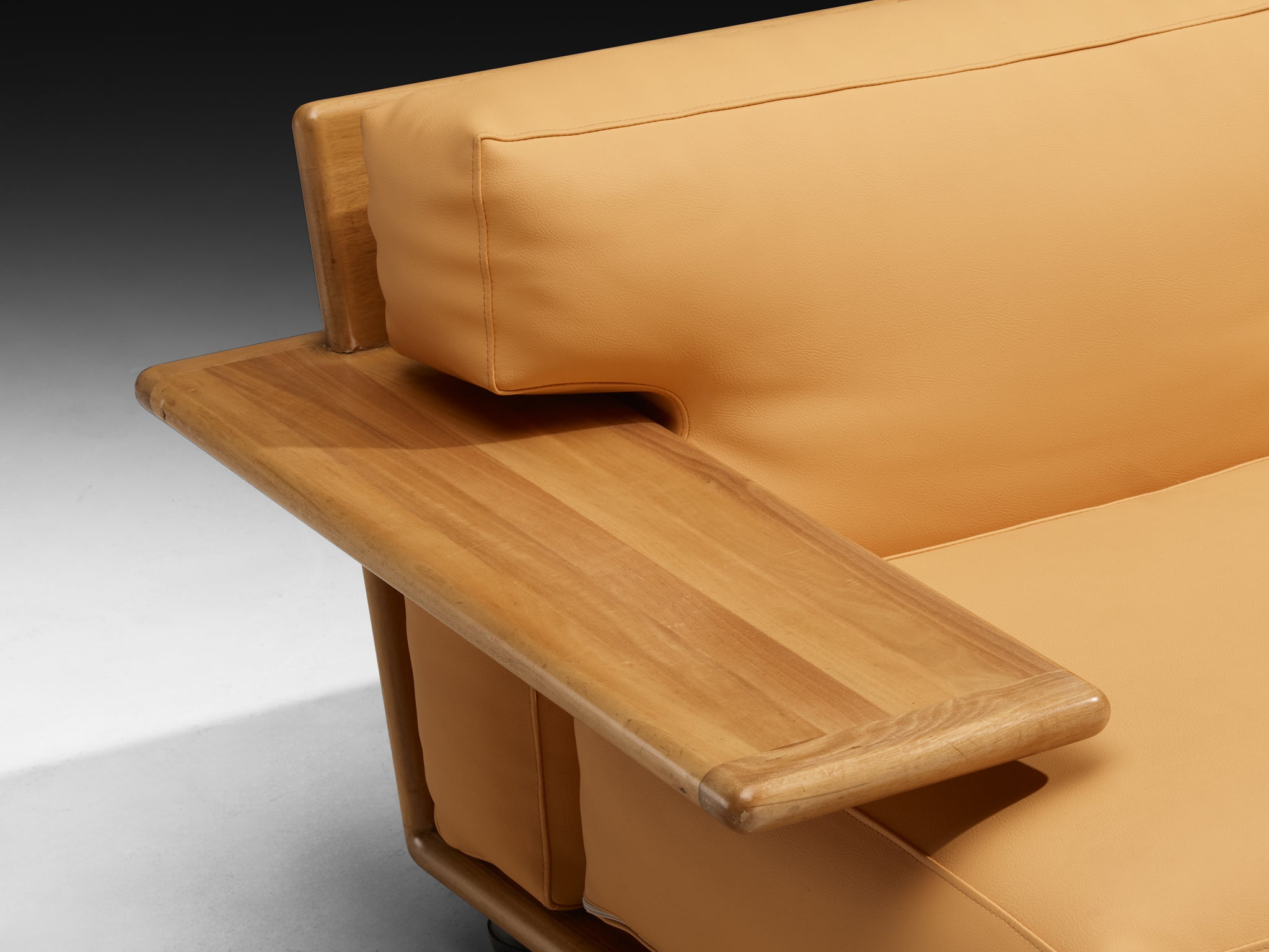 Mario Bellini for Cassina Pianura Lounge Chairs in Walnut and Leather Seating Morentz