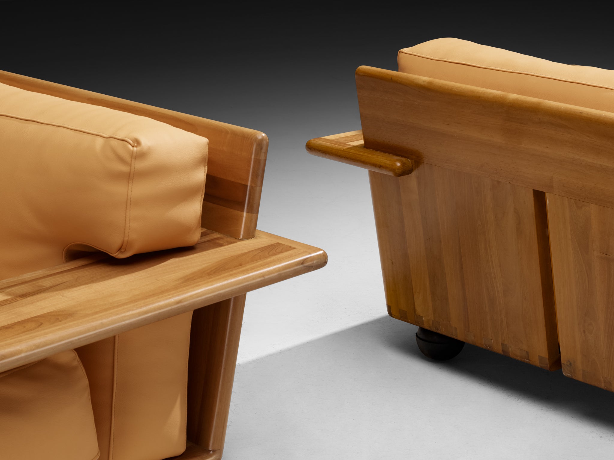 Mario Bellini for Cassina Pianura Lounge Chairs in Walnut and Leather Seating Morentz