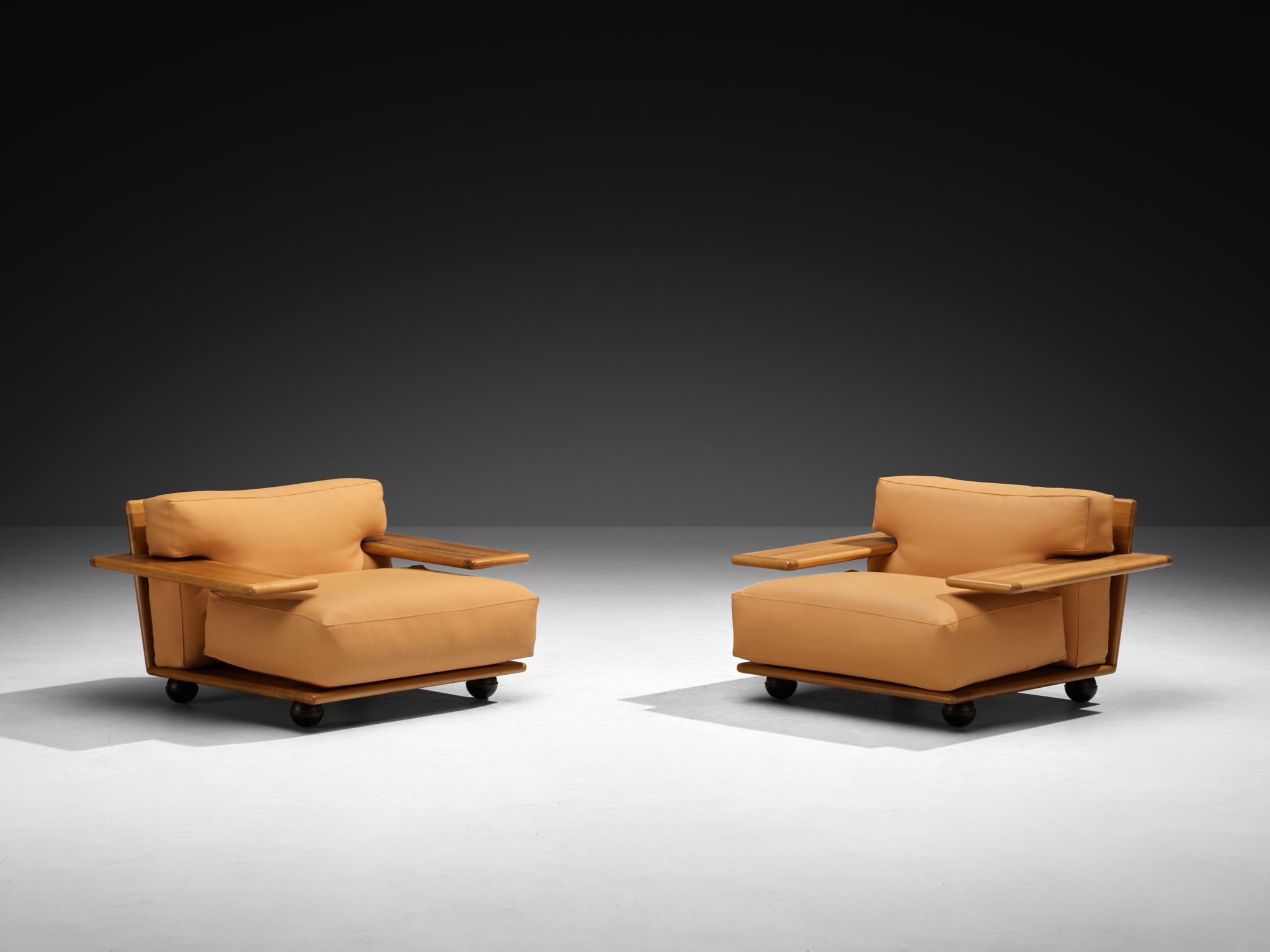Mario Bellini for Cassina Pianura Lounge Chairs in Walnut and Leather Seating Morentz