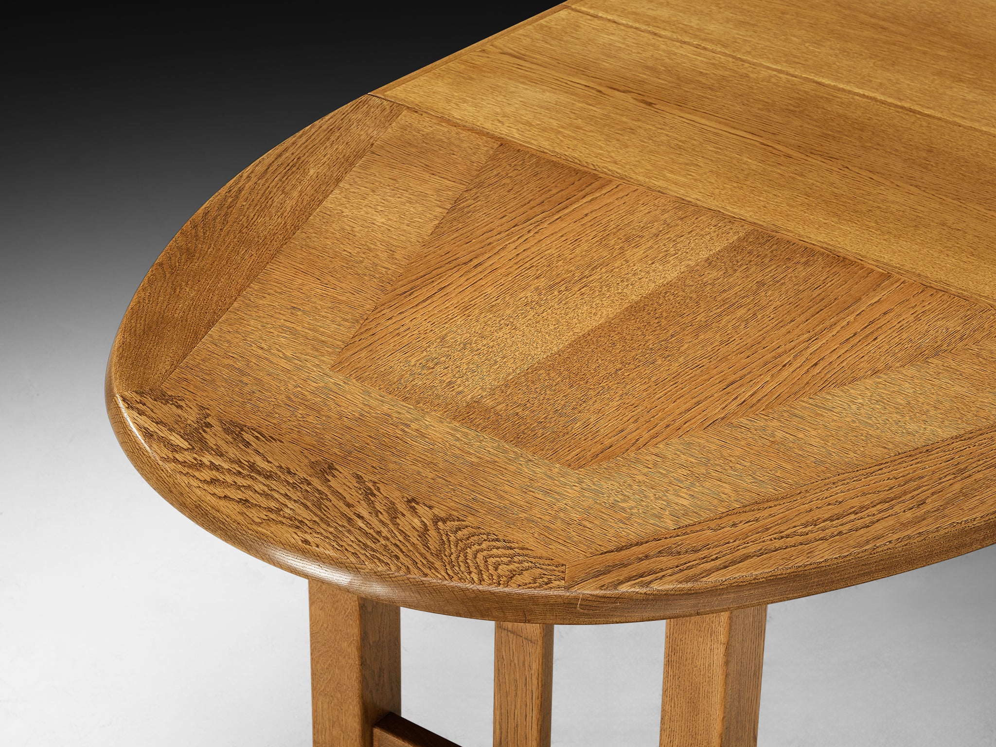 Guillerme & Chambron Extendable Round Dining Table in Oak Tables Morentz