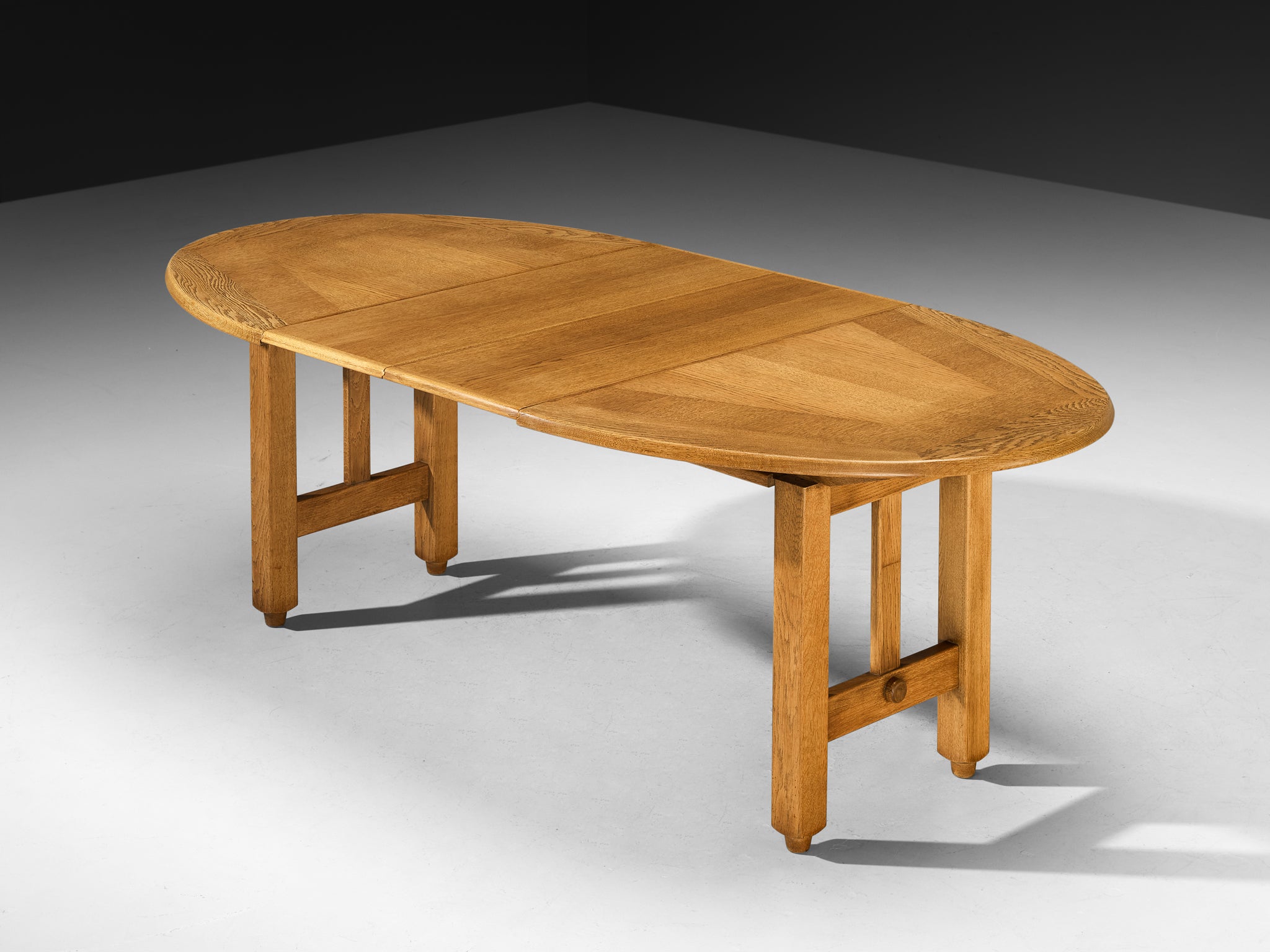 Guillerme & Chambron Extendable Round Dining Table in Oak Tables Morentz
