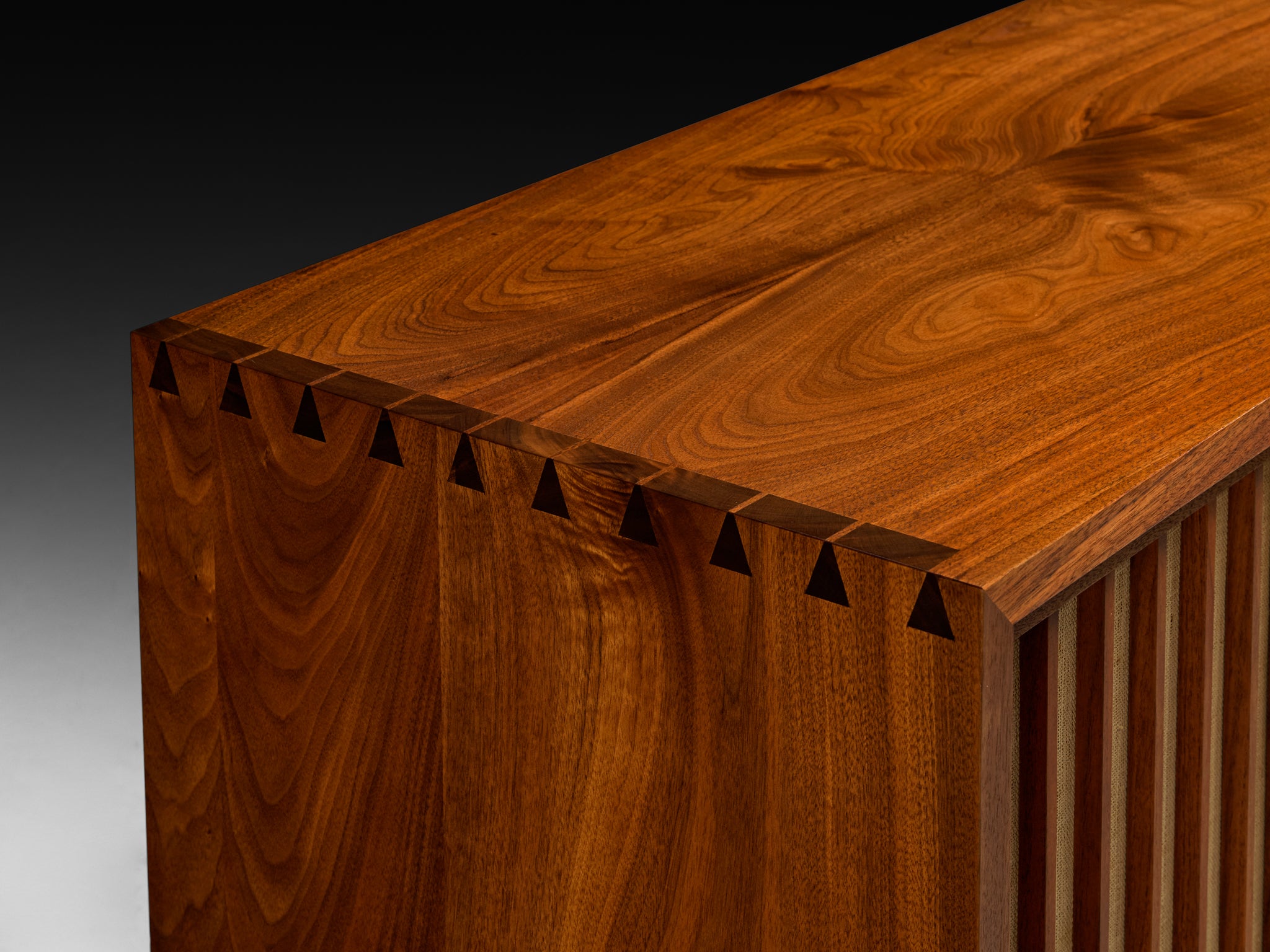 ジョージ様 George Nakashima Double Sliding-Door Cabinet in Walnut and Pandanus Cl