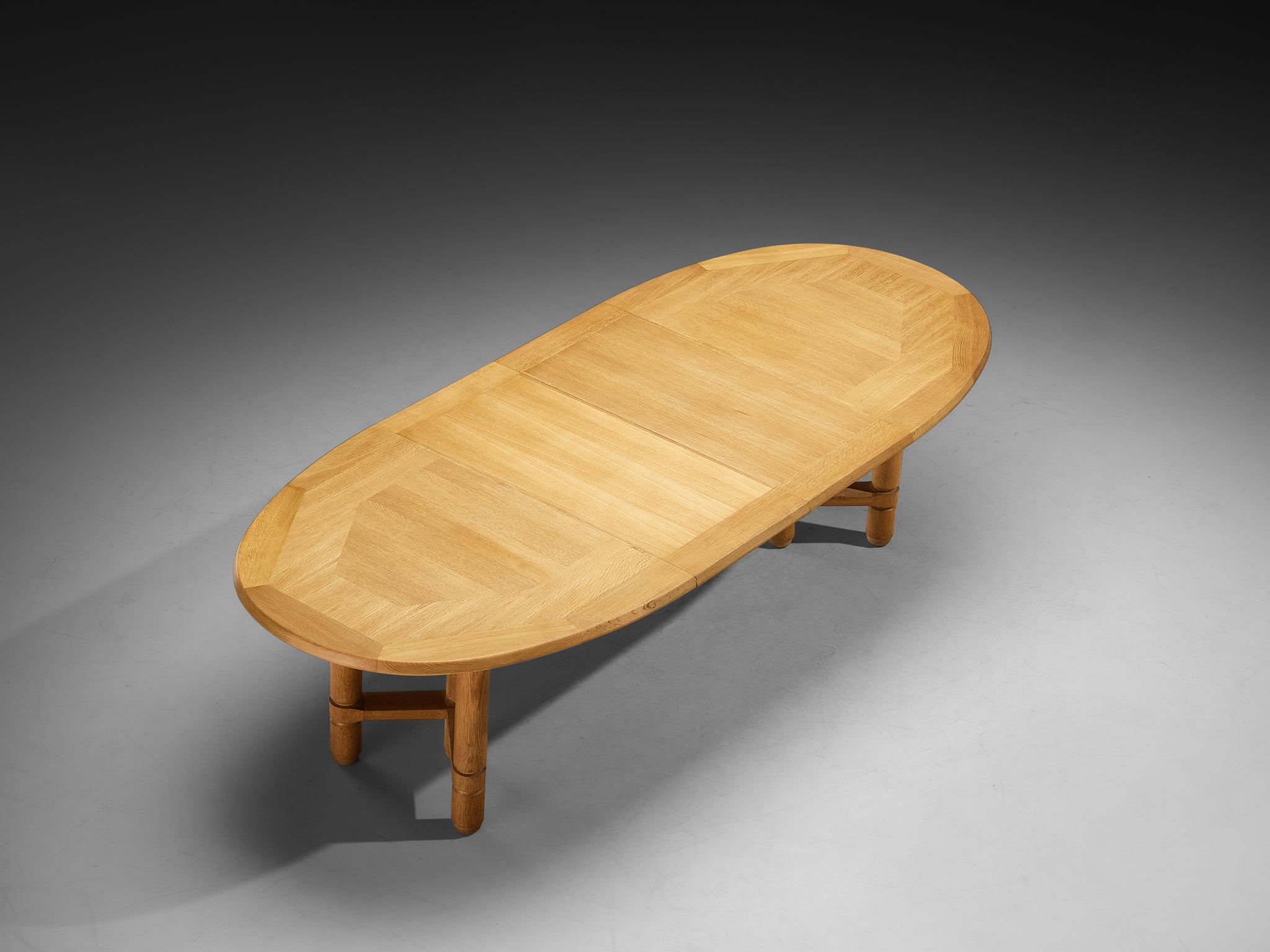 Guillerme & Chambron Extendable 'Elmyre' Oval Dining Table in Oak Tables Morentz