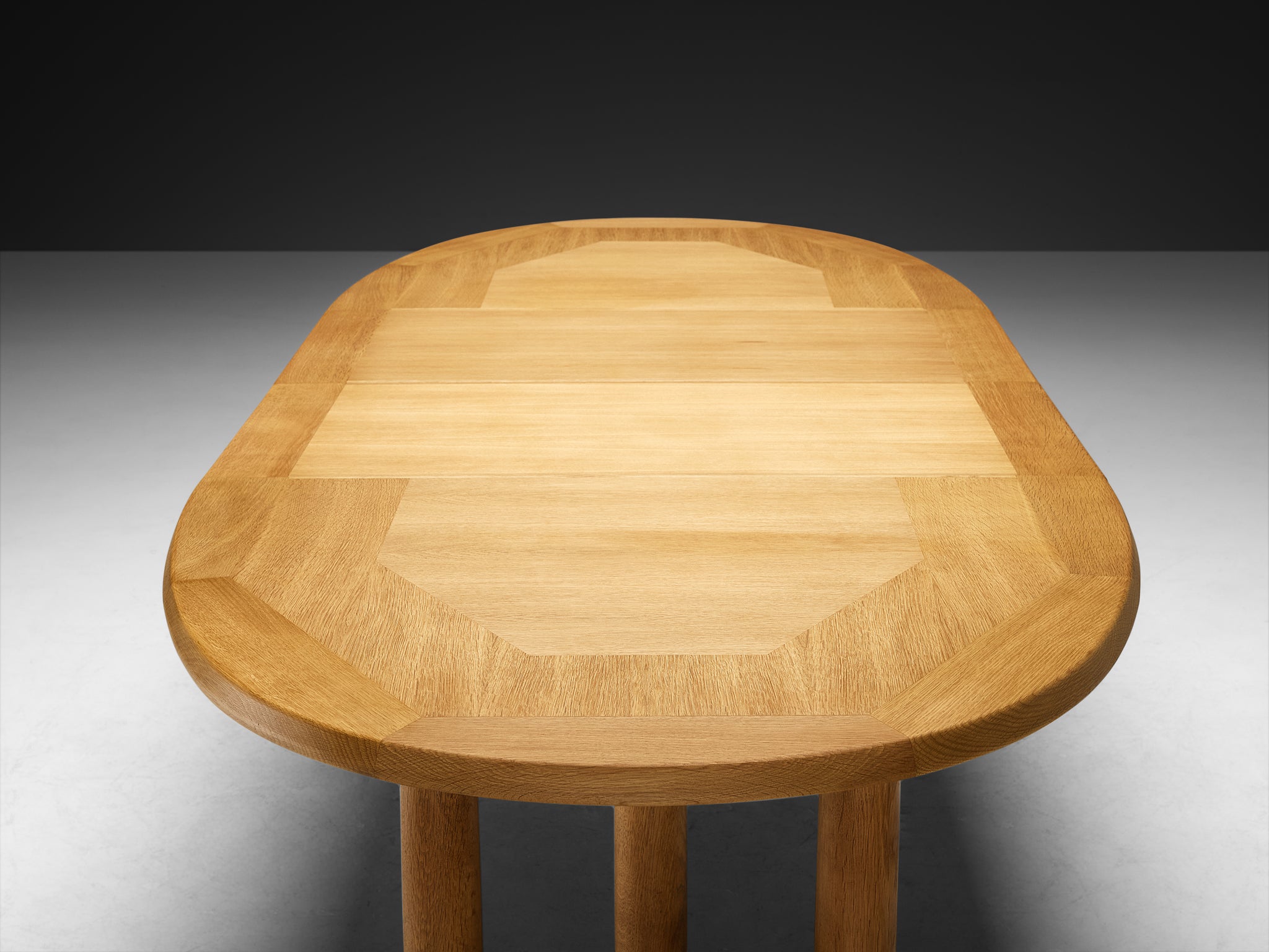 Guillerme & Chambron Extendable 'Elmyre' Oval Dining Table in Oak Tables Morentz