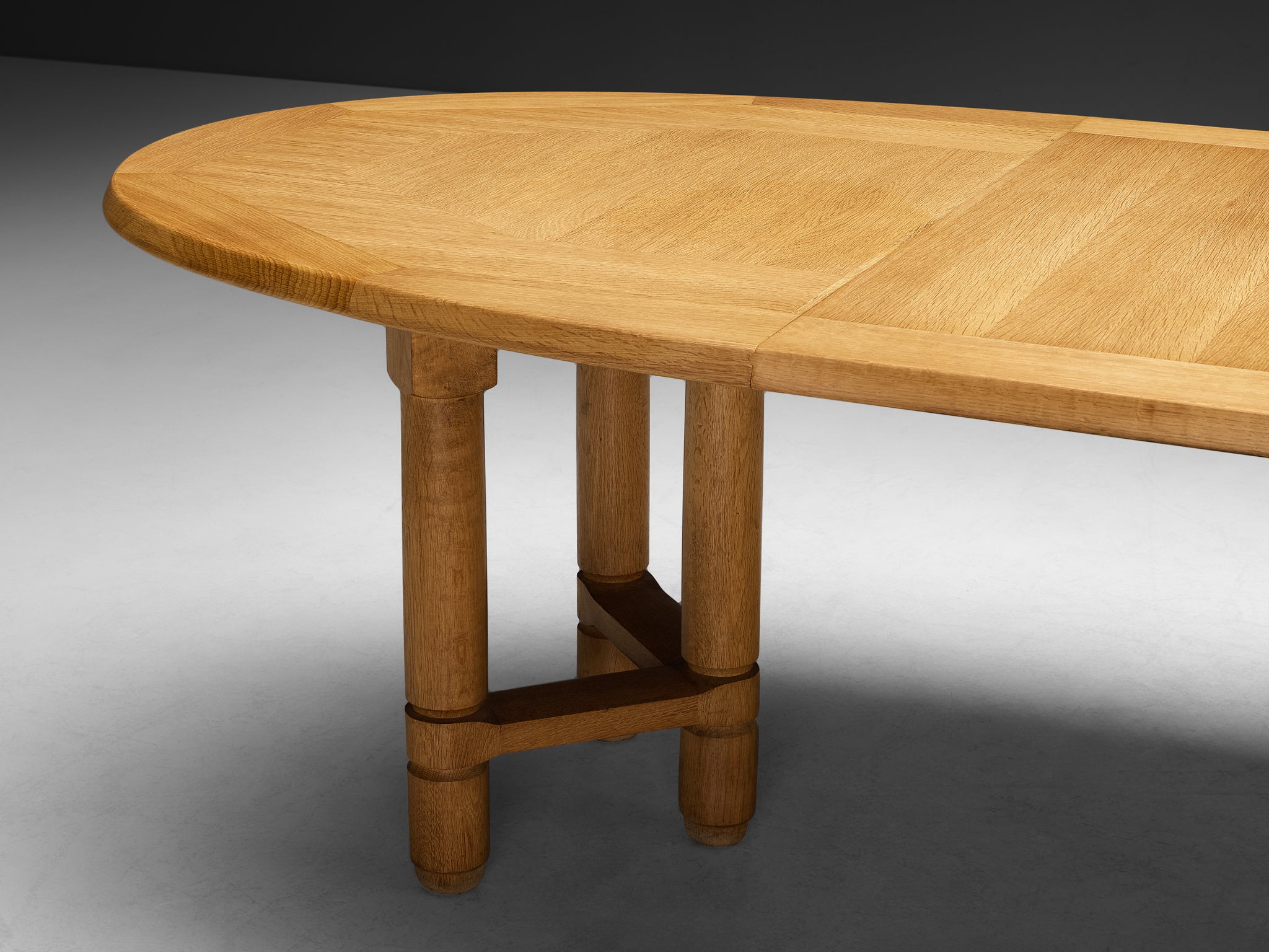Guillerme & Chambron Extendable 'Elmyre' Oval Dining Table in Oak Tables Morentz
