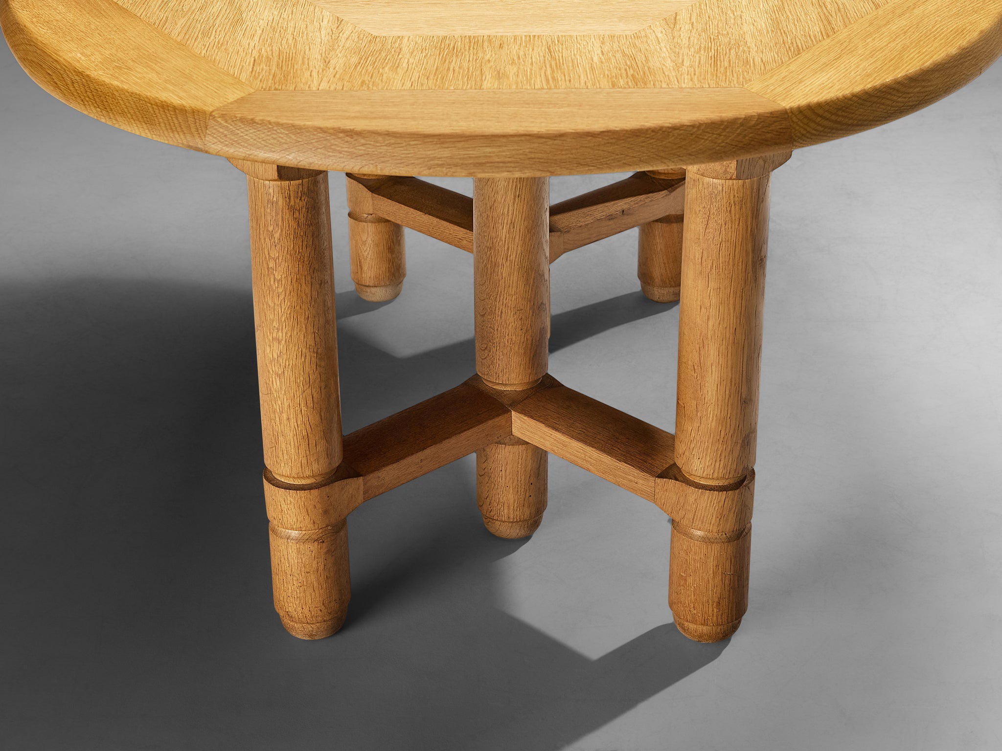 Guillerme & Chambron Extendable 'Elmyre' Oval Dining Table in Oak Tables Morentz