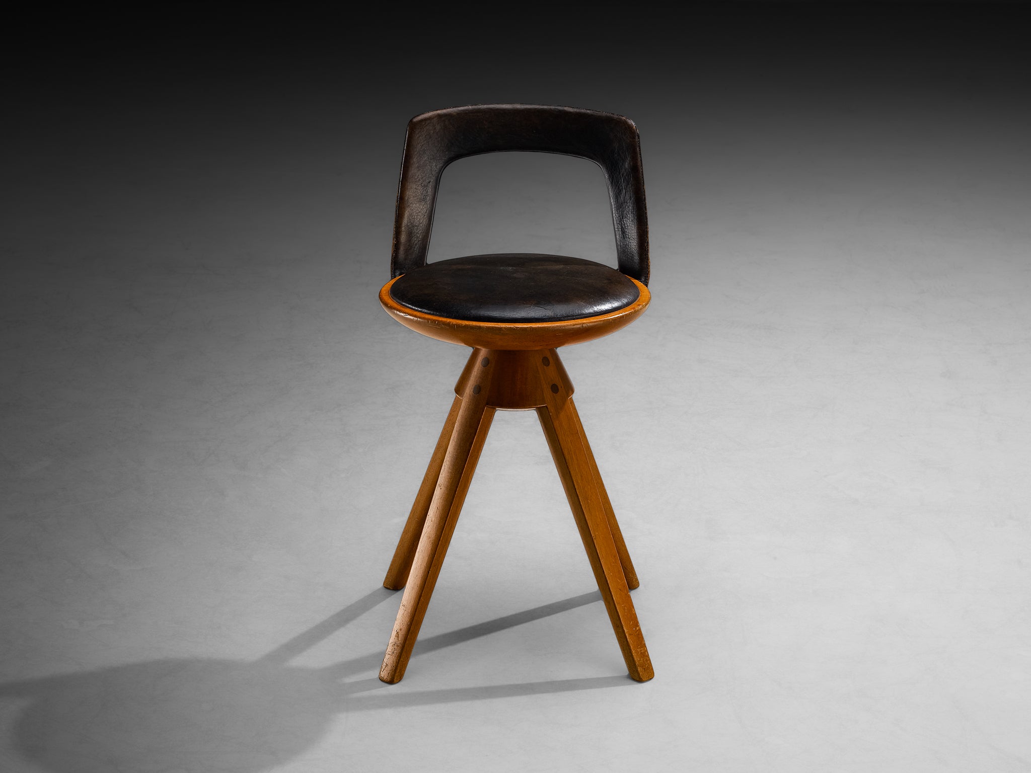 Tove & Edvard Kindt-Larsen Small Swivel Desk or Side Chair in Teak and Leather Seating Morentz