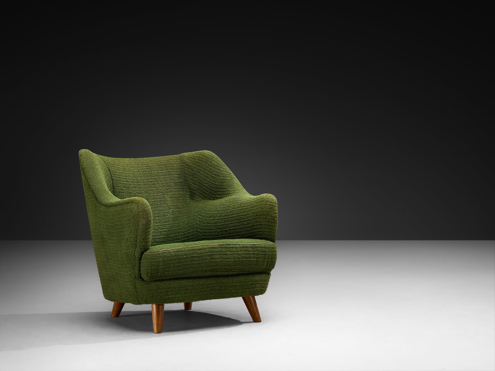 Mid-Century Sculptural Lounge Chair with Integrated Armrests Seating Morentz