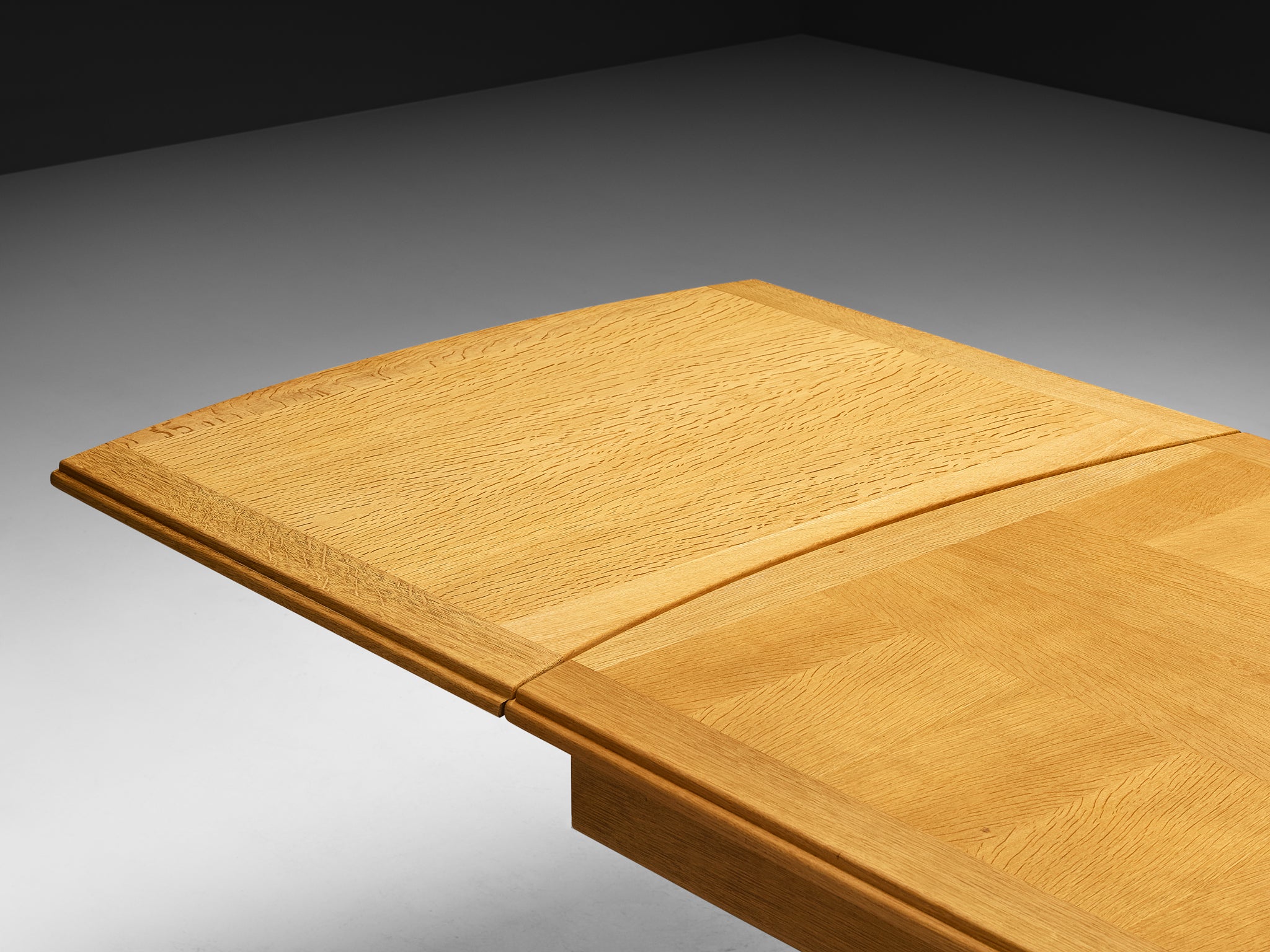 Guillerme & Chambron 'Pétrouille' Extendable Dining Table in Solid Oak