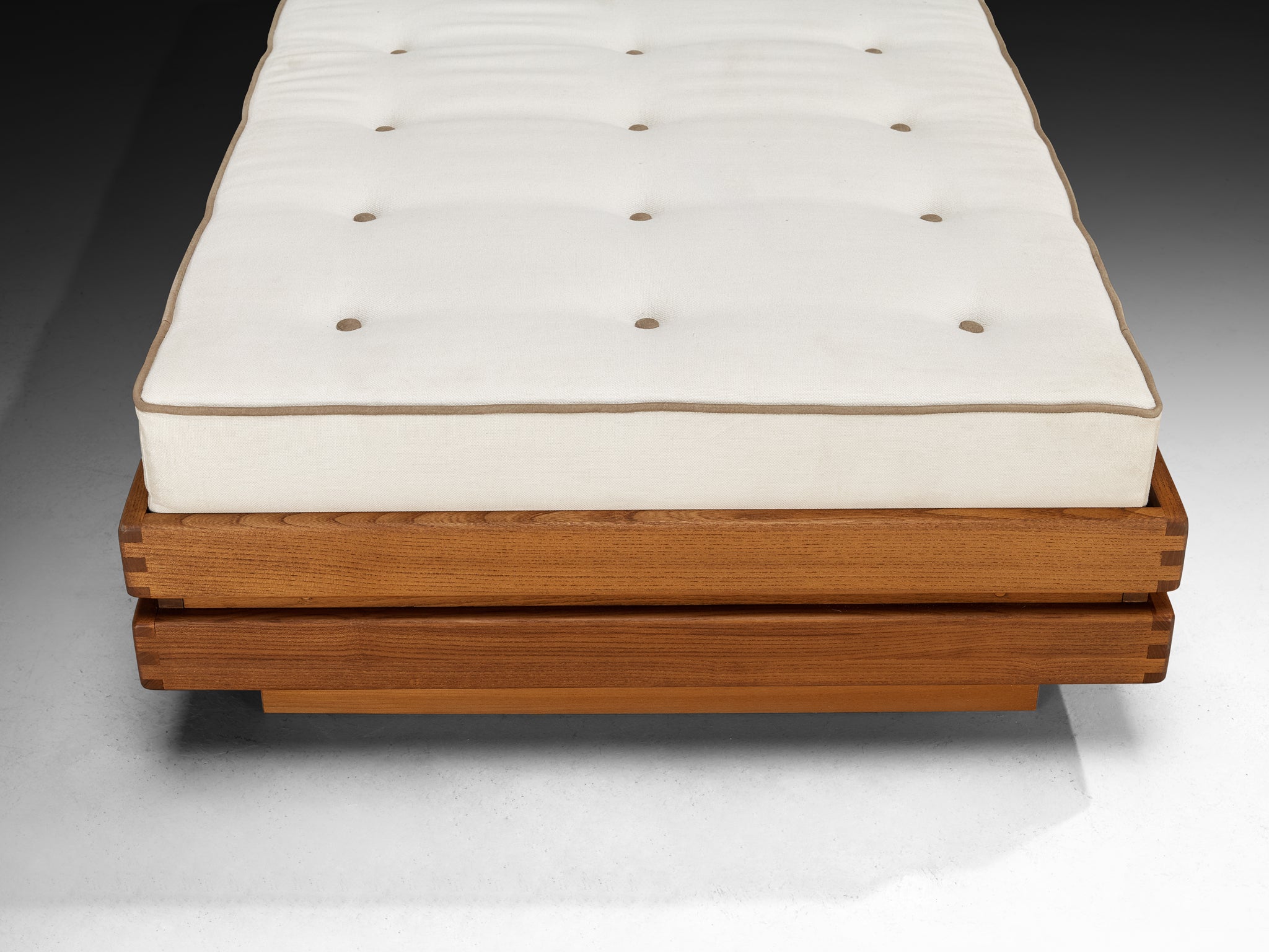 Maison Regain Daybed in Solid Elm Seating Morentz