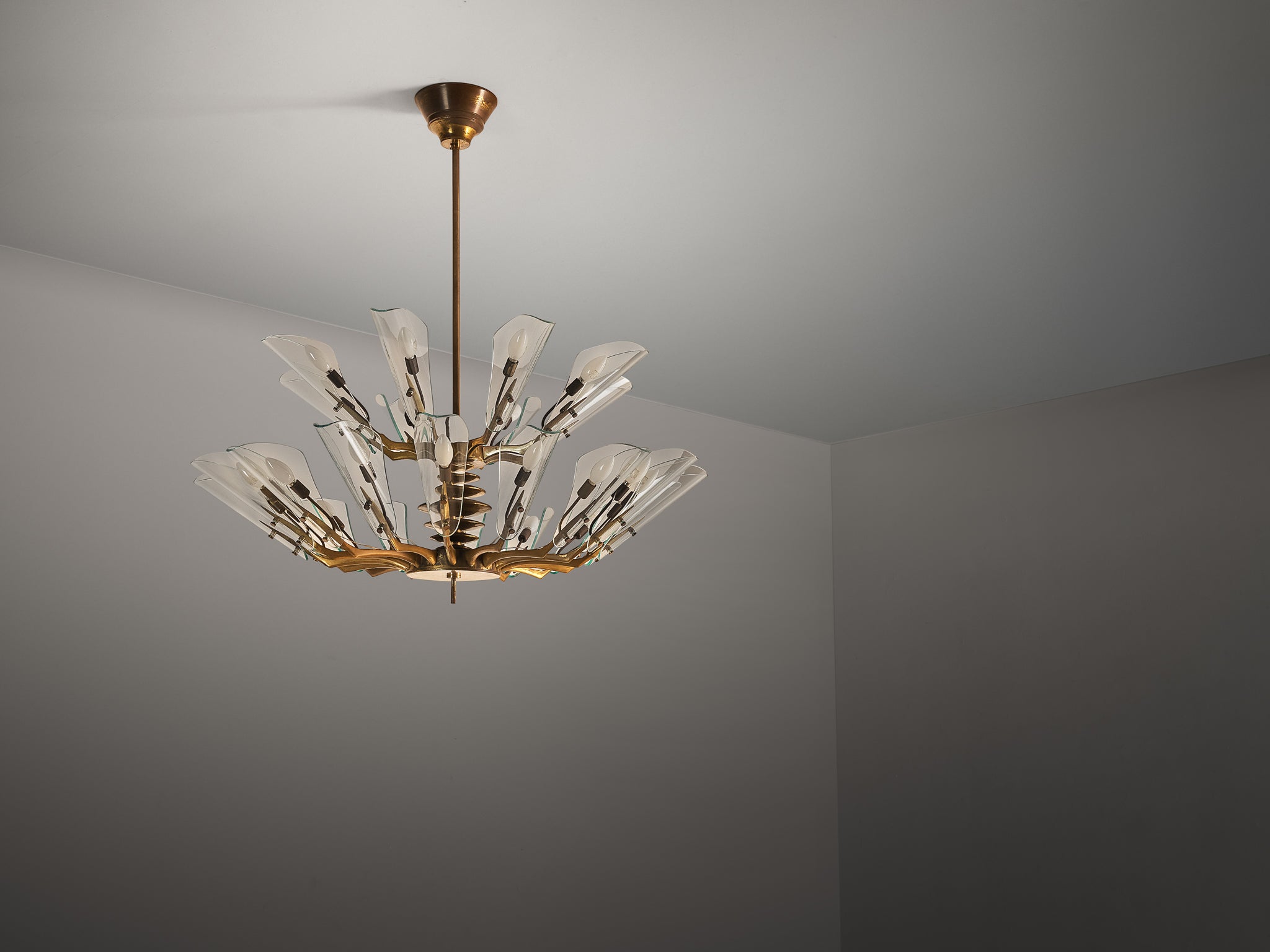 Italian 1950s Elegant Chandelier in Brass and Glass