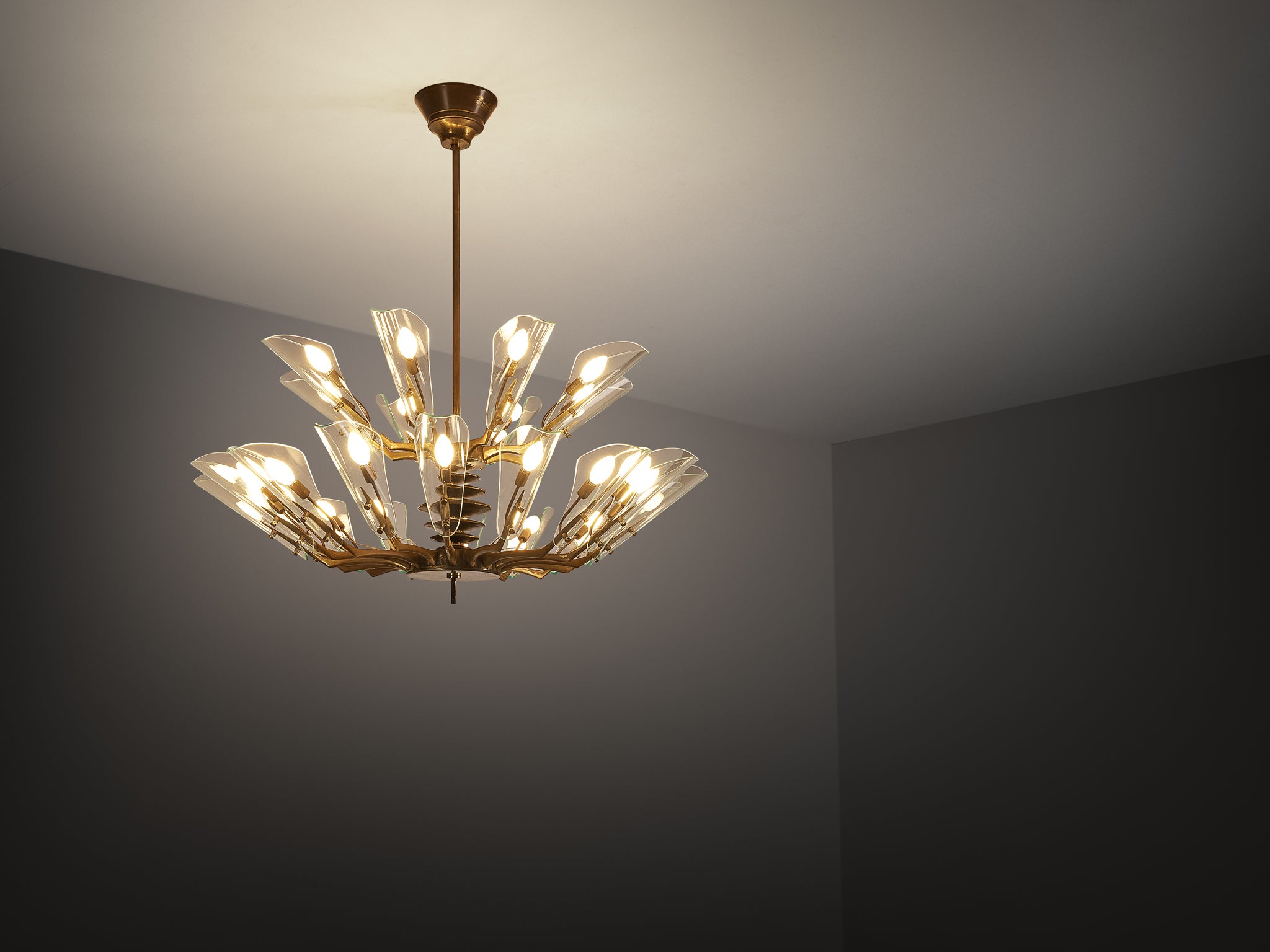 Italian 1950s Elegant Chandelier in Brass and Glass