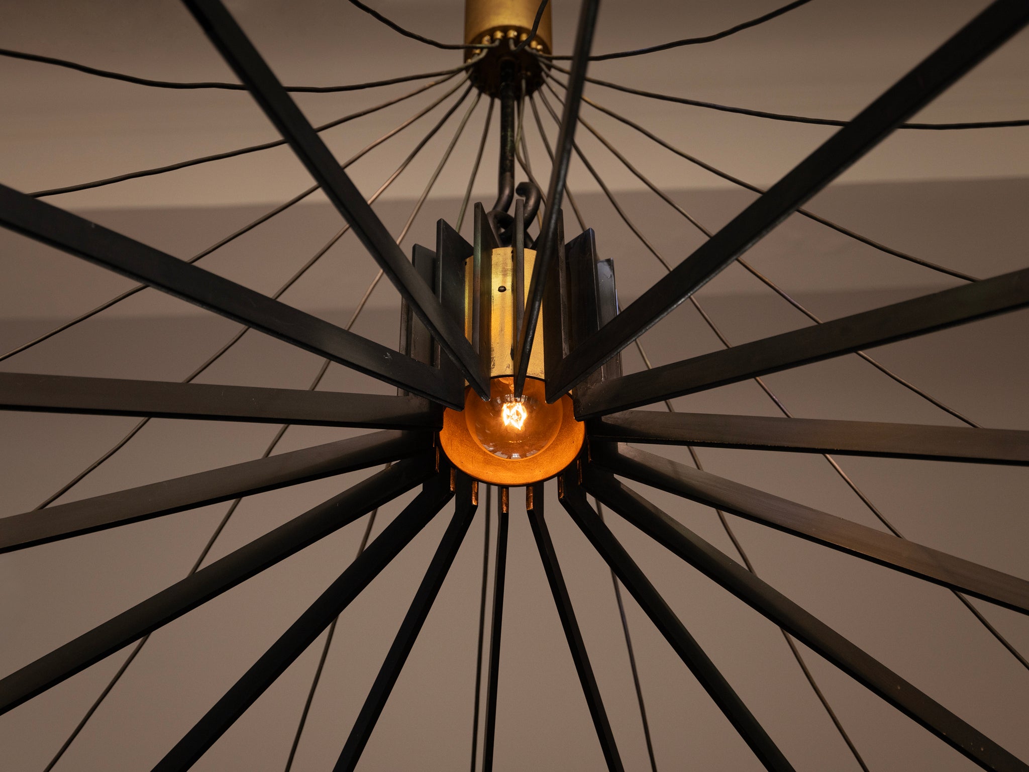 Grand Mid-Century Chandelier in Brass and Metal 360cm/142 in Lighting Morentz