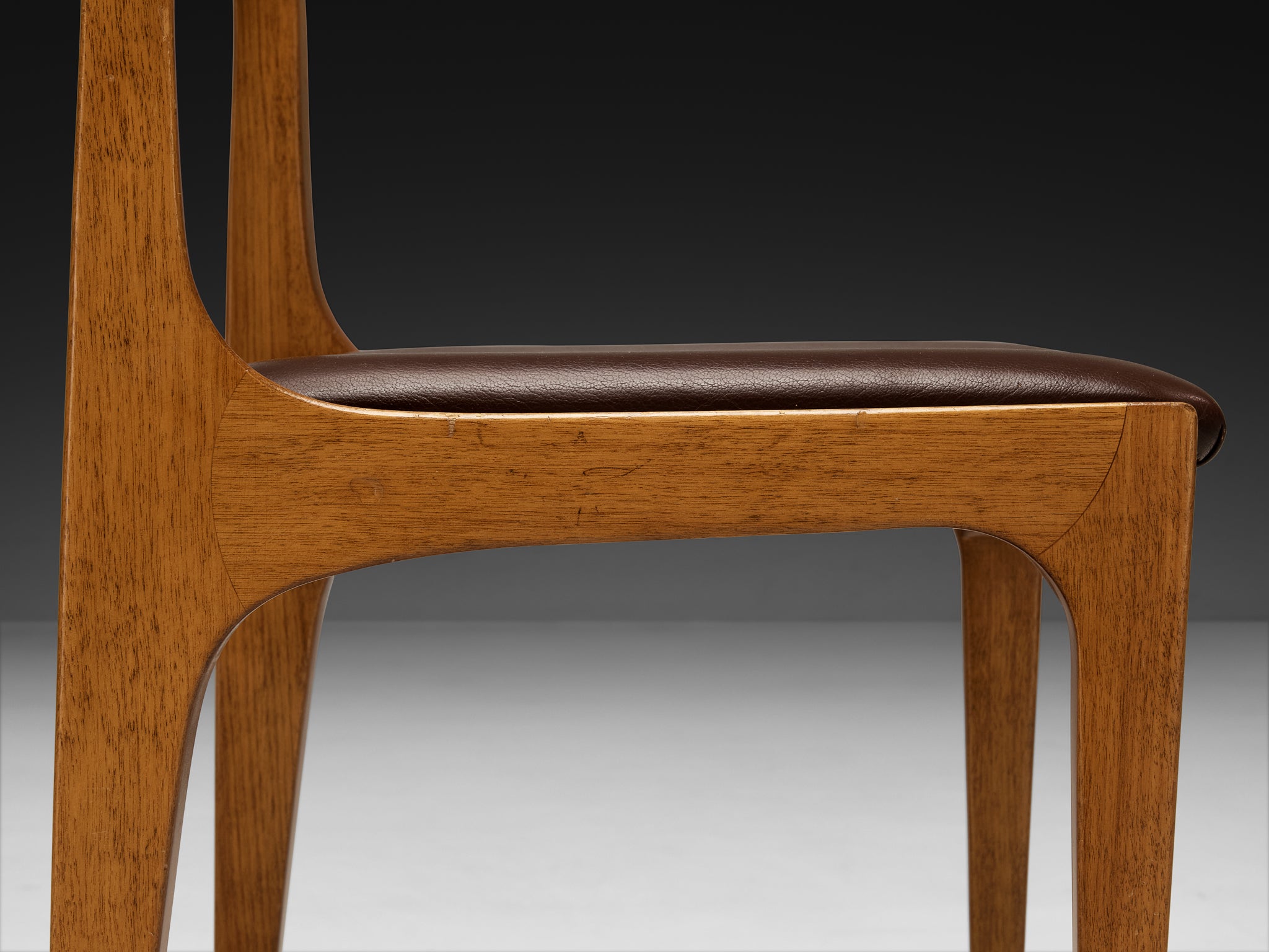 Italian Mid-Century Set of Eight Dining Chairs in Walnut Seating Morentz