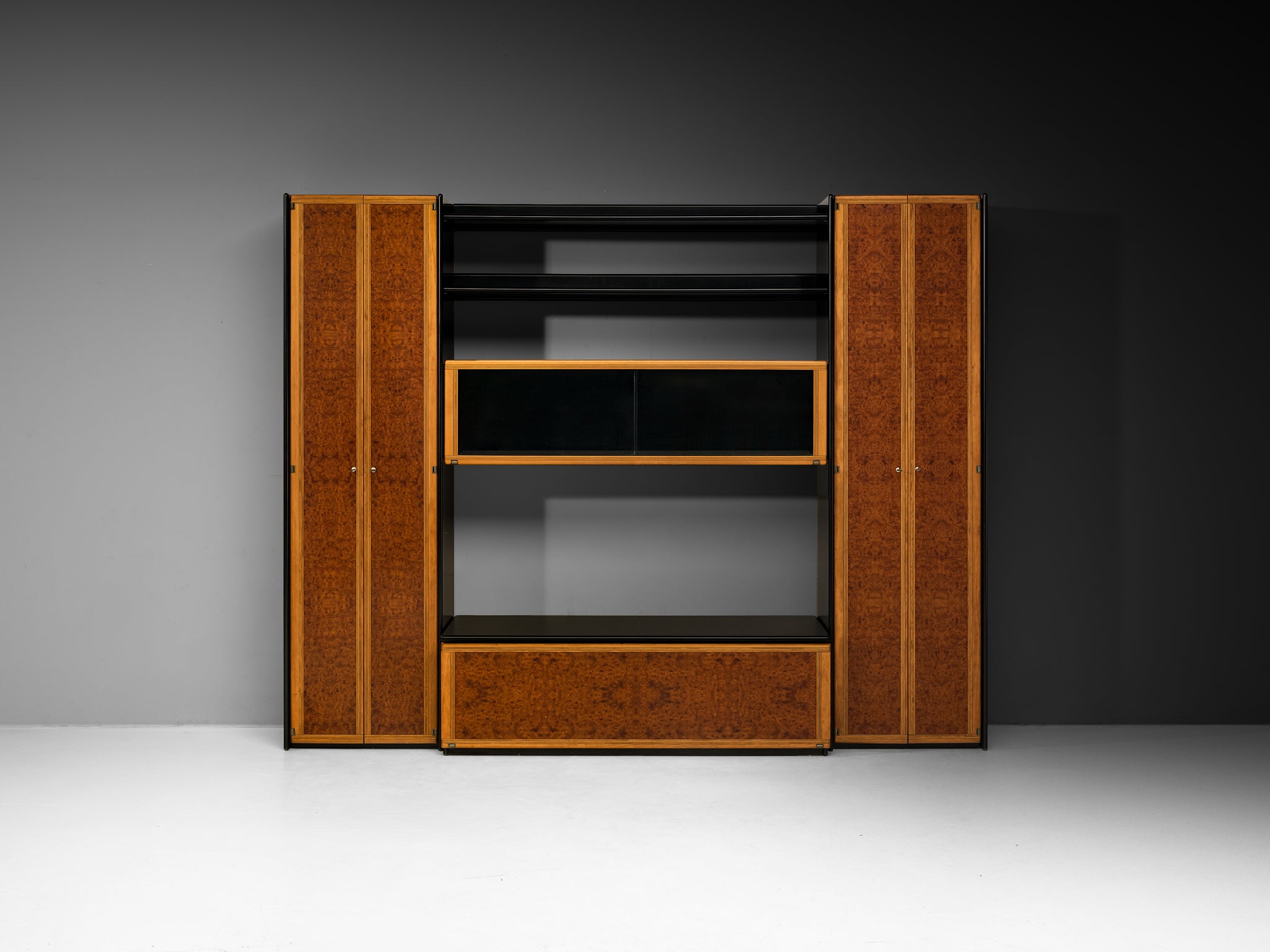 Afra & Tobia Scarpa for Maxalto 'Artona' Wall Unit with Vitrine in Walnut Case pieces and storage cabinets Morentz