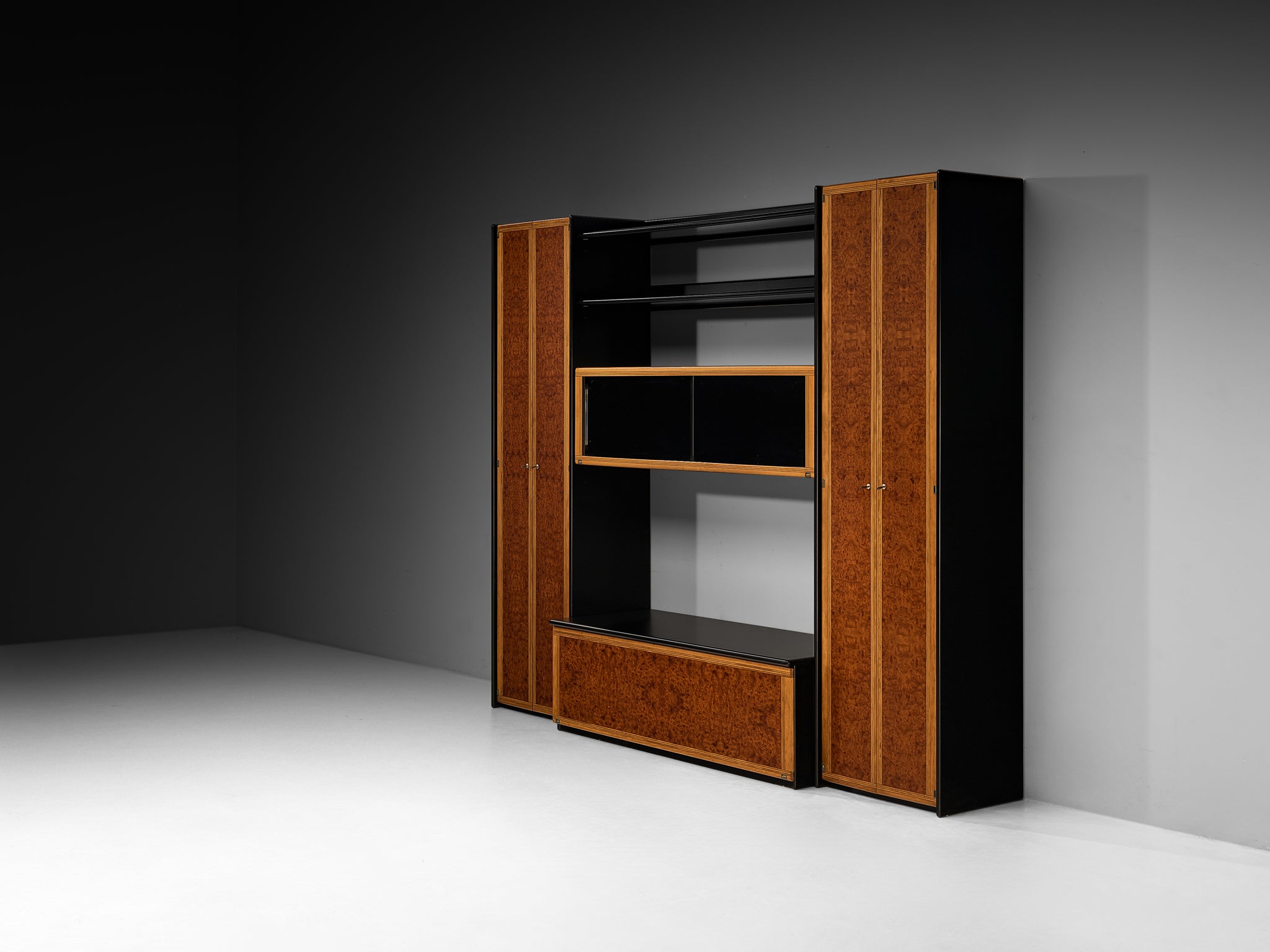 Afra & Tobia Scarpa for Maxalto 'Artona' Wall Unit with Vitrine in Walnut Case pieces and storage cabinets Morentz