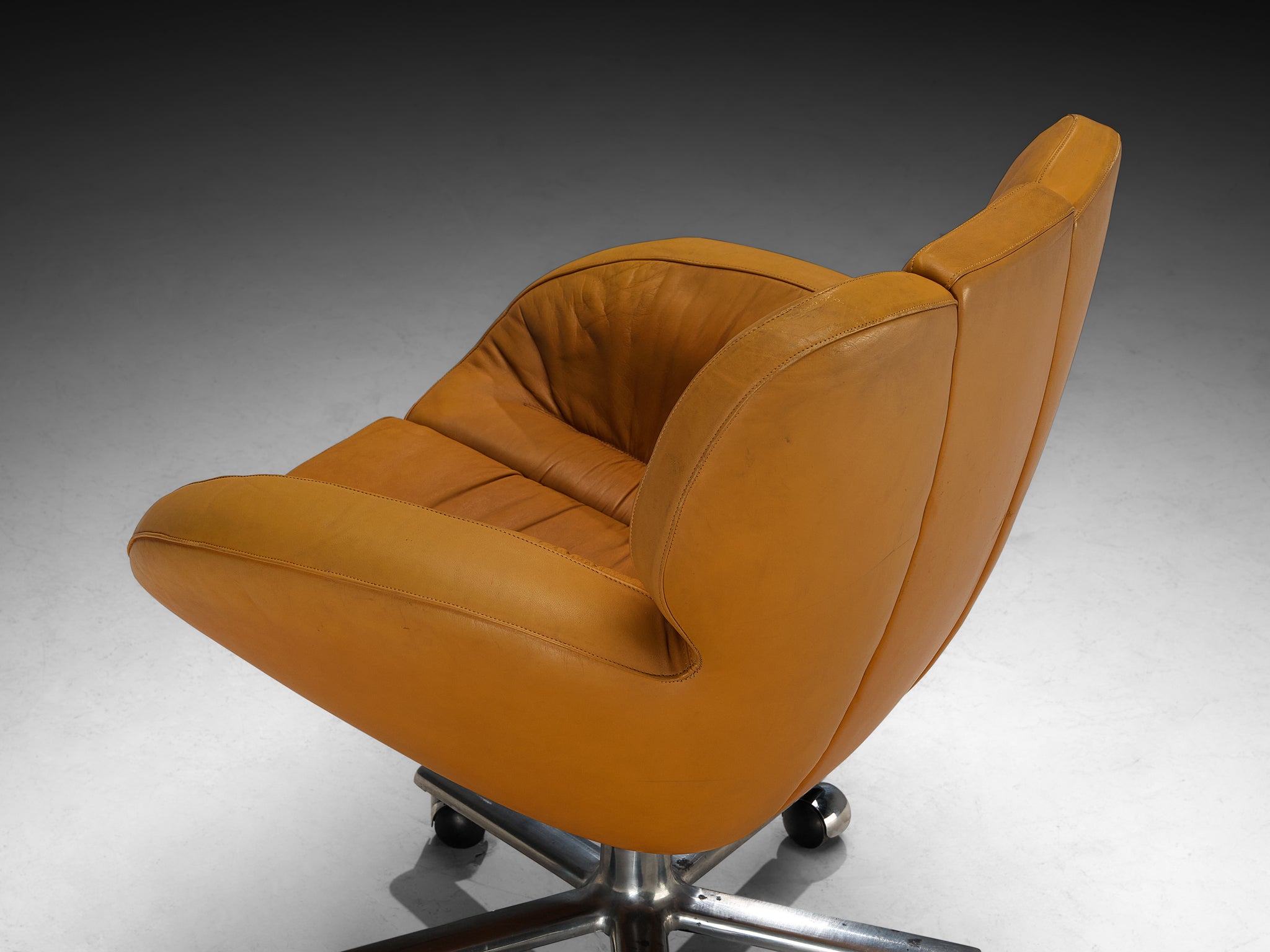 Postmodern Italian Set of Six Conference Chairs in Cognac Leather and