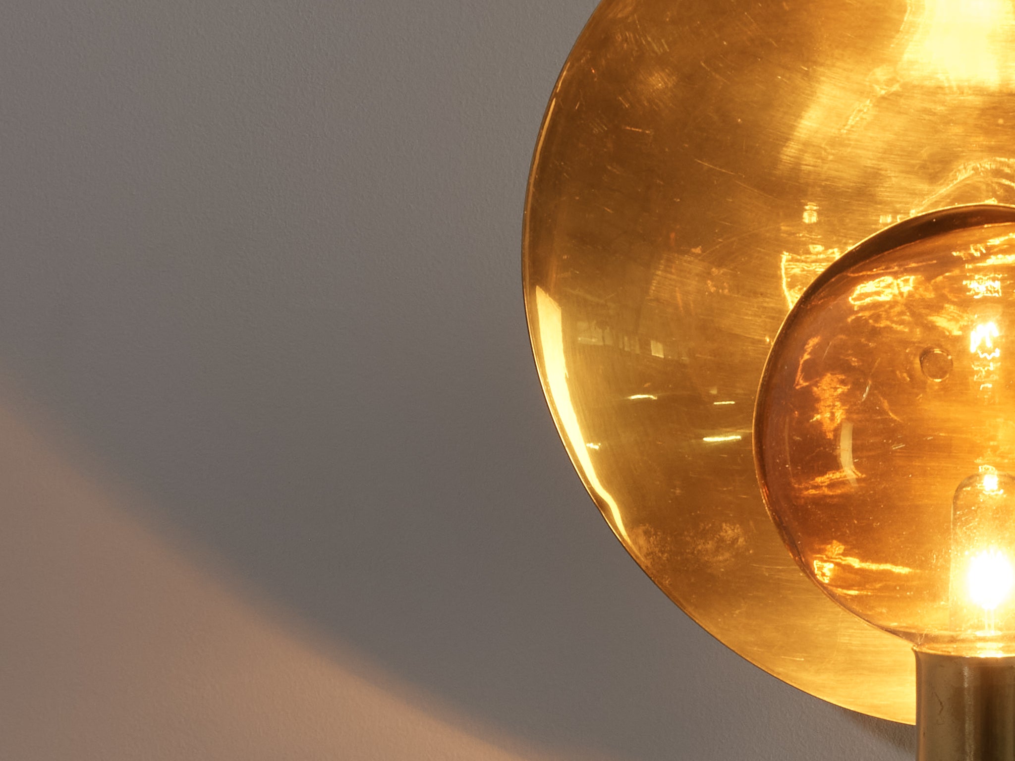 Hans-Agne Jakobsson 'V-180' Wall Light in Brass and Golden Glass Lighting Morentz