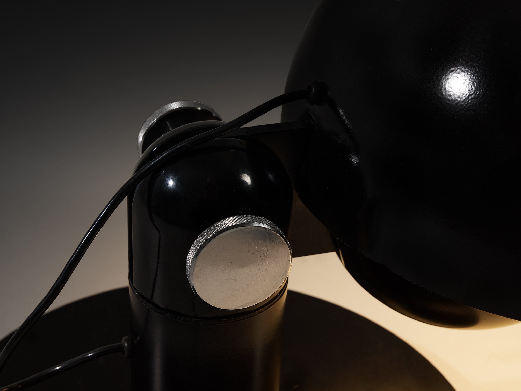 Francesco Buzzi Ceriani 'Cuffia' Table Lamp in Black Metal Lighting Morentz