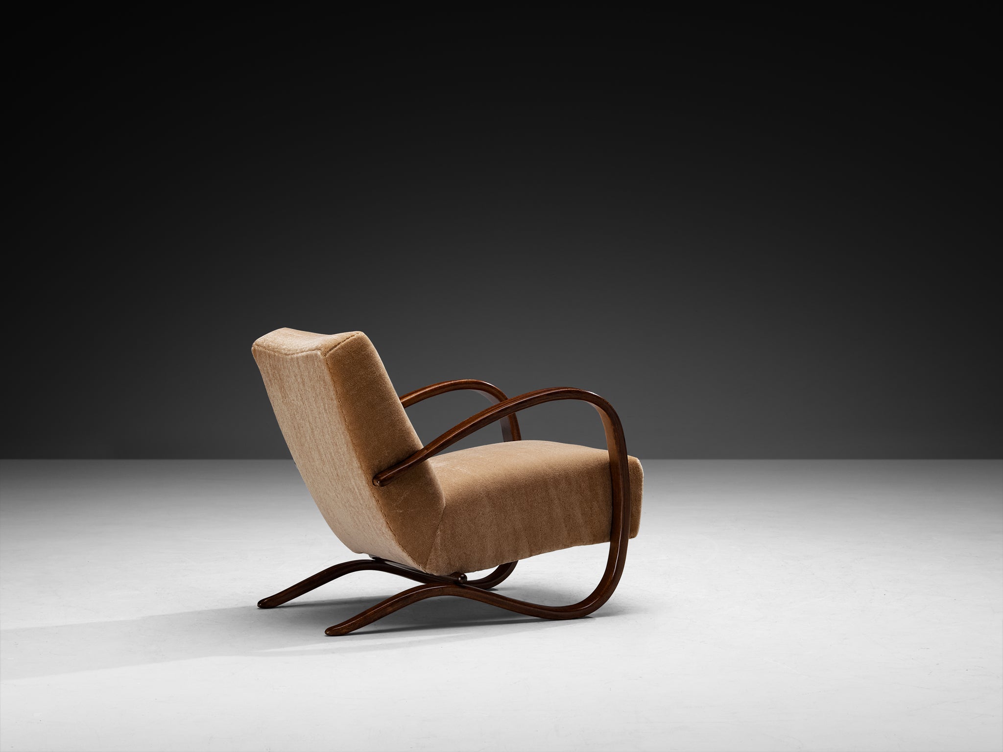 カレ90 ダンスパシフィック　グリ・アルジャン　21AW Jindrich Halabala Lounge Chairs Upholstered in Brown Pierre Frey Mohai