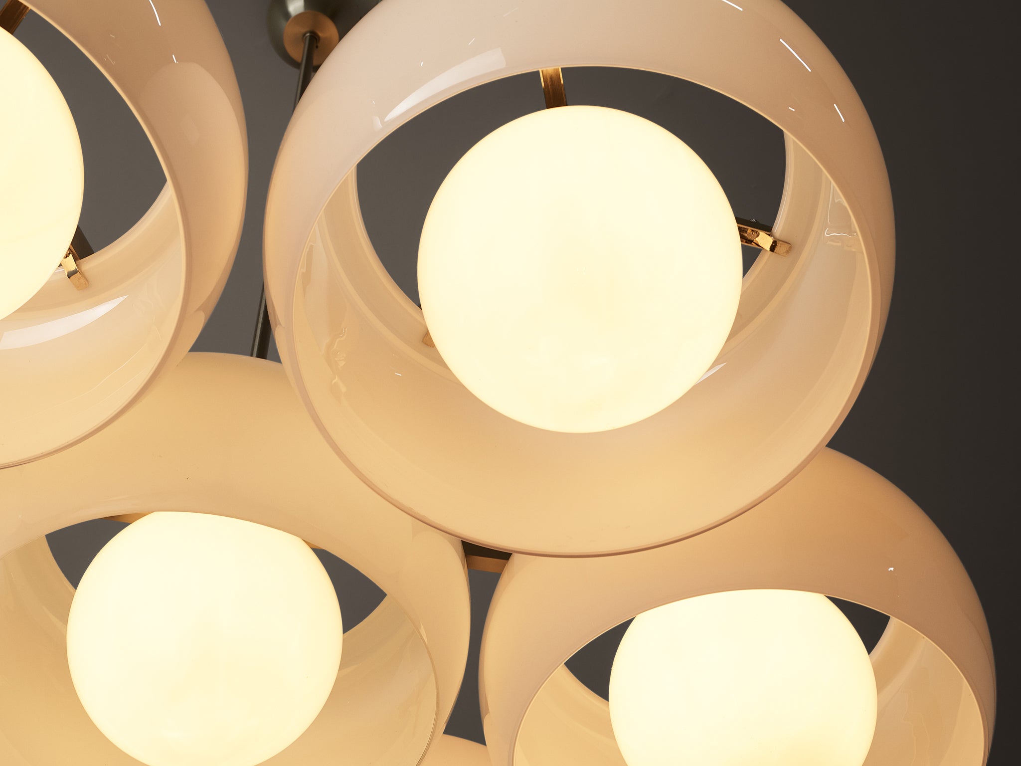Vico Magistretti for Artemide Chandelier 'Eptaclinio' in Opaline Glass Lighting Morentz