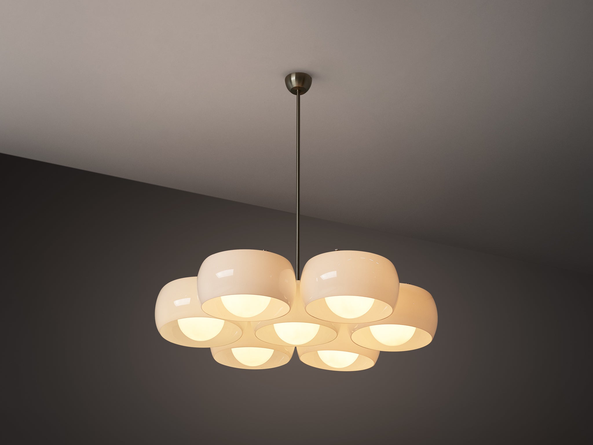 Vico Magistretti for Artemide Chandelier 'Eptaclinio' in Opaline Glass Lighting Morentz