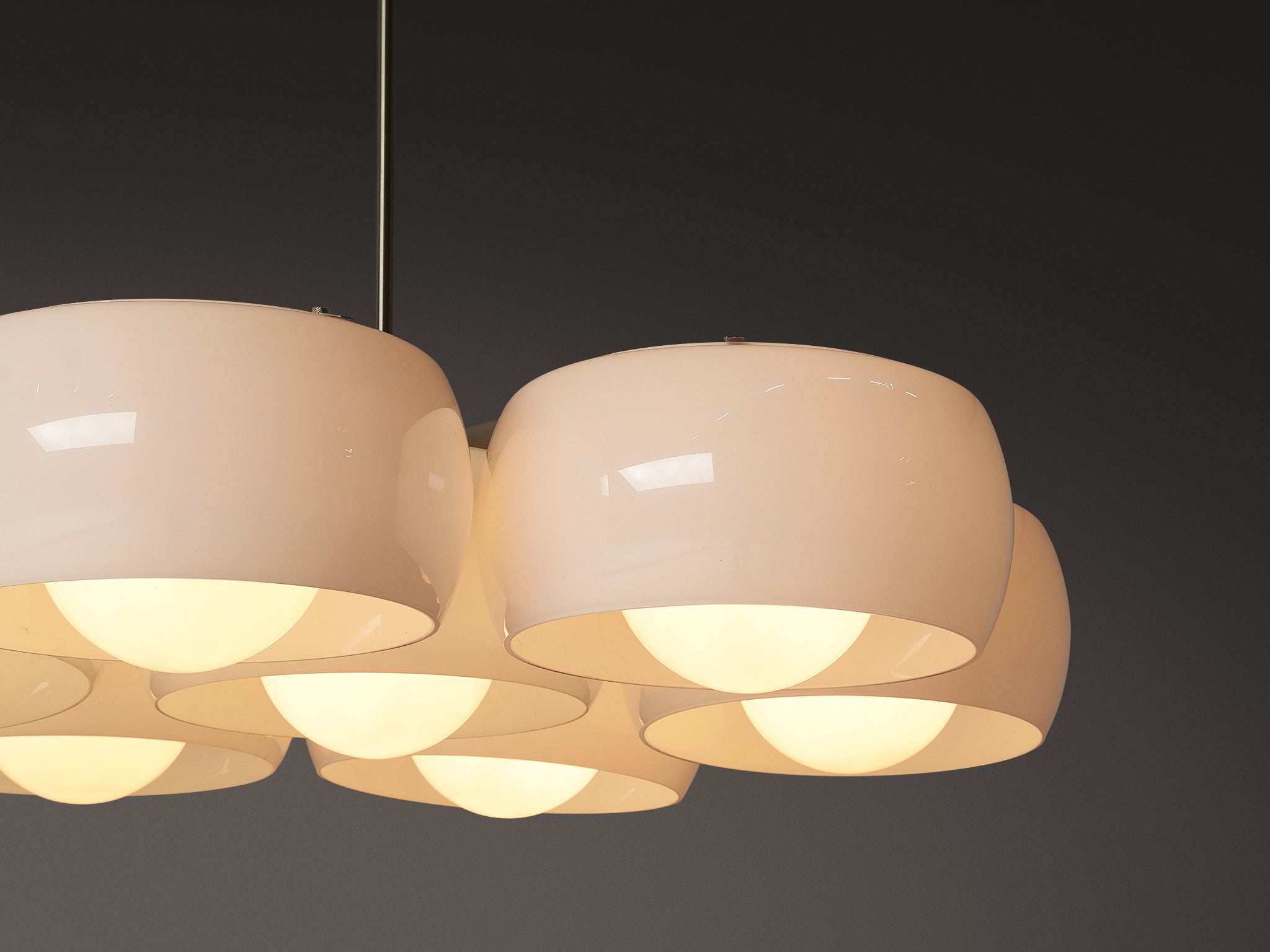 Vico Magistretti for Artemide Chandelier 'Eptaclinio' in Opaline Glass Lighting Morentz