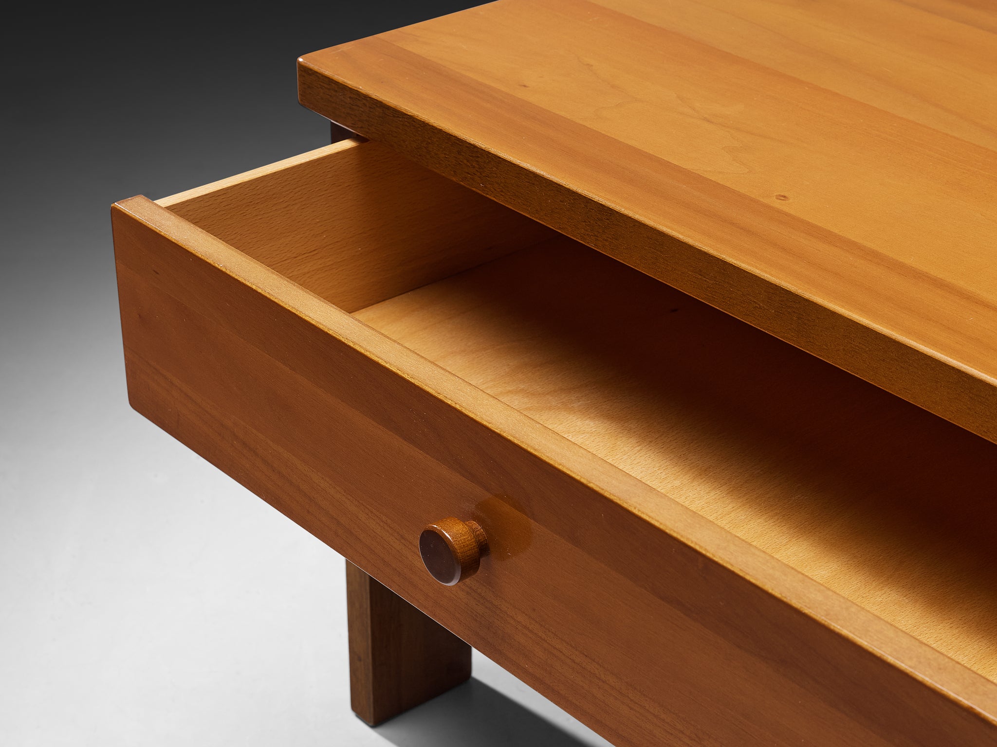 Italian Post-Modern Pair of Bedside Tables in Cherry Case pieces and storage cabinets Morentz