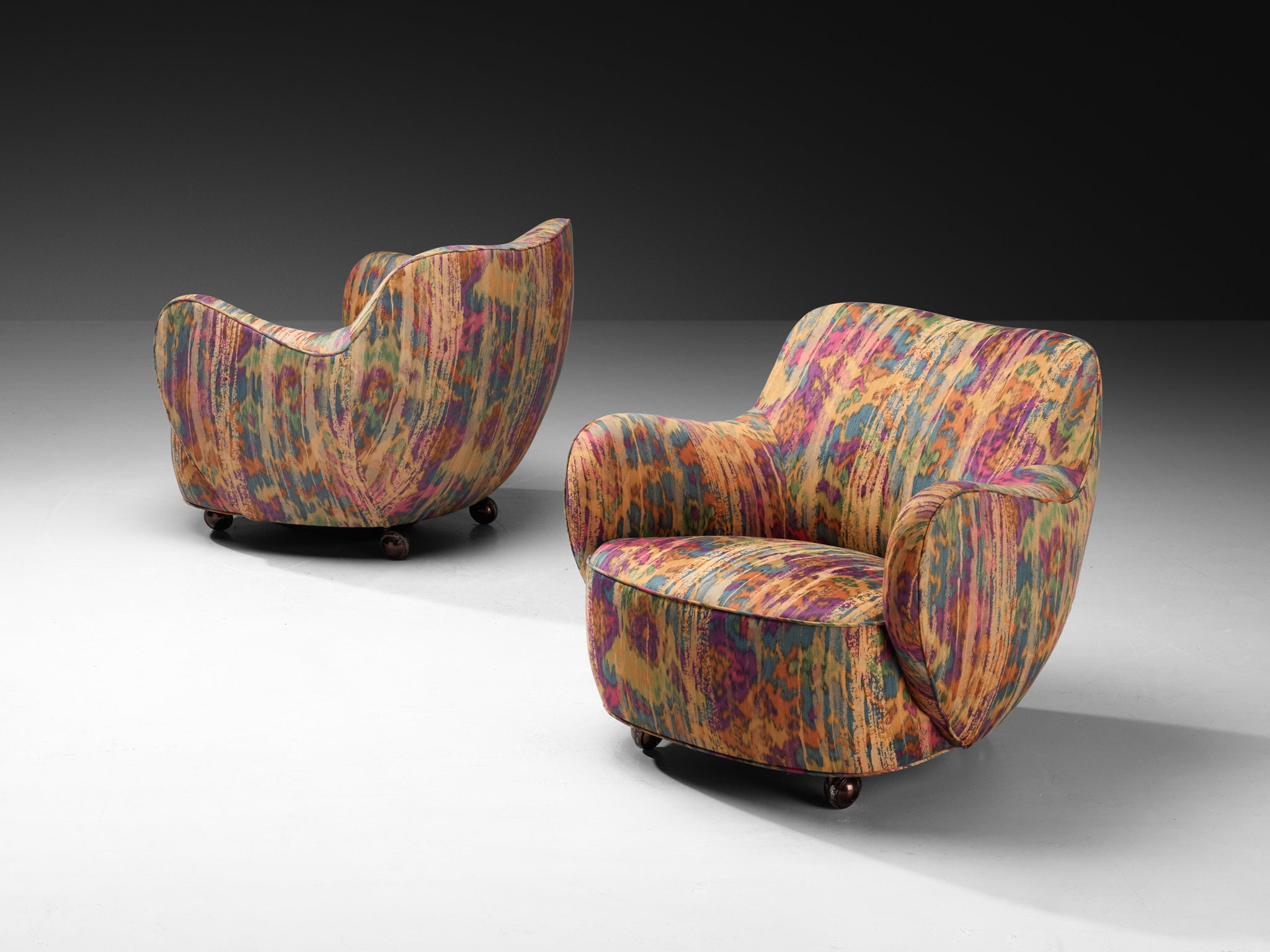 Vladimir Kagan Pair of 'Barrel' Lounge Chairs in Multicolored Abstract Fabric Seating Morentz