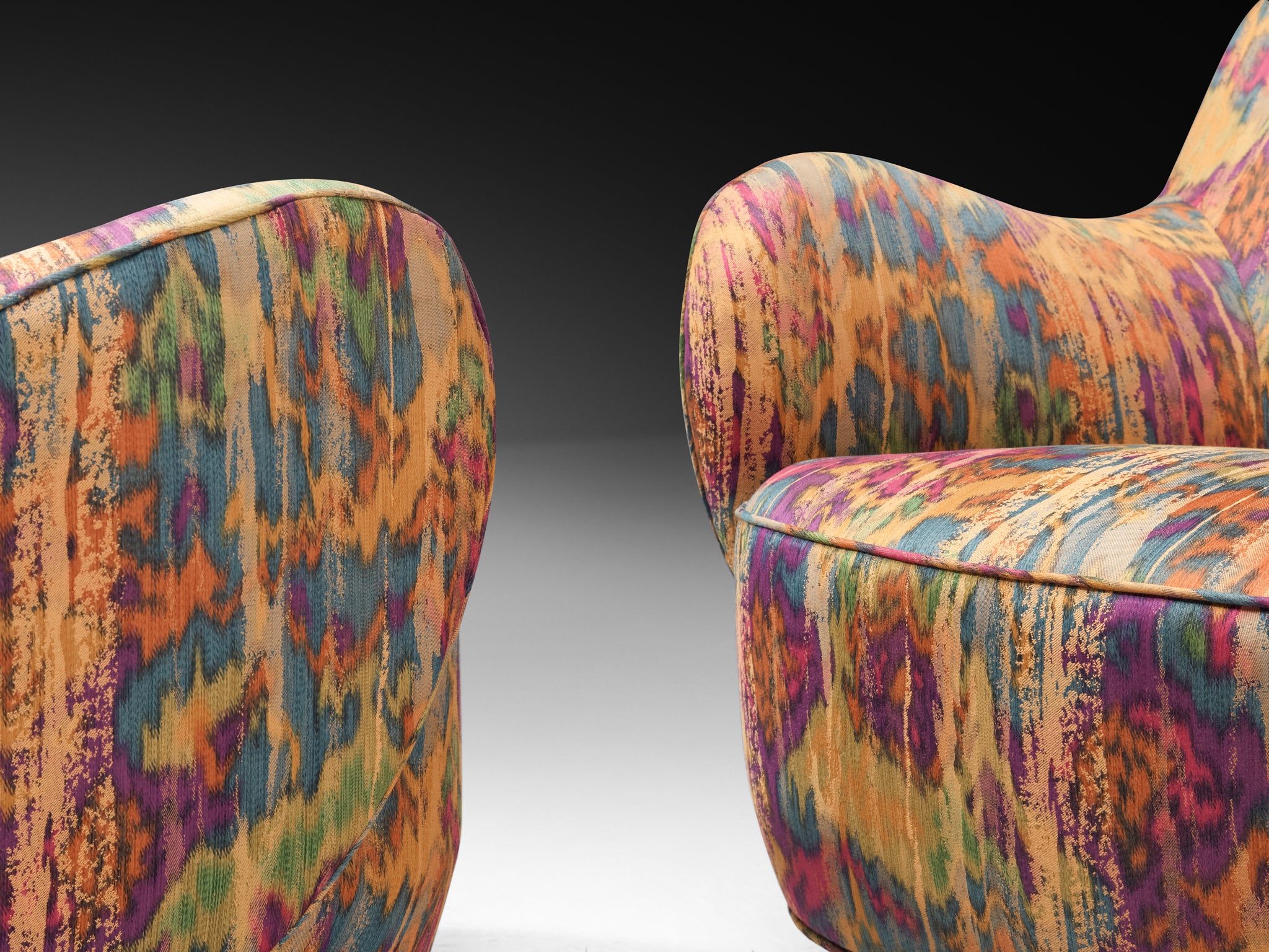 Vladimir Kagan Pair of 'Barrel' Lounge Chairs in Multicolored Abstract Fabric Seating Morentz