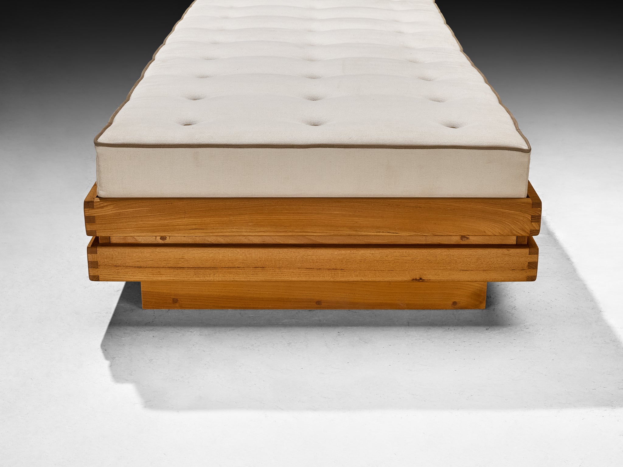 Maison Regain Daybed in Solid Elm Seating Morentz