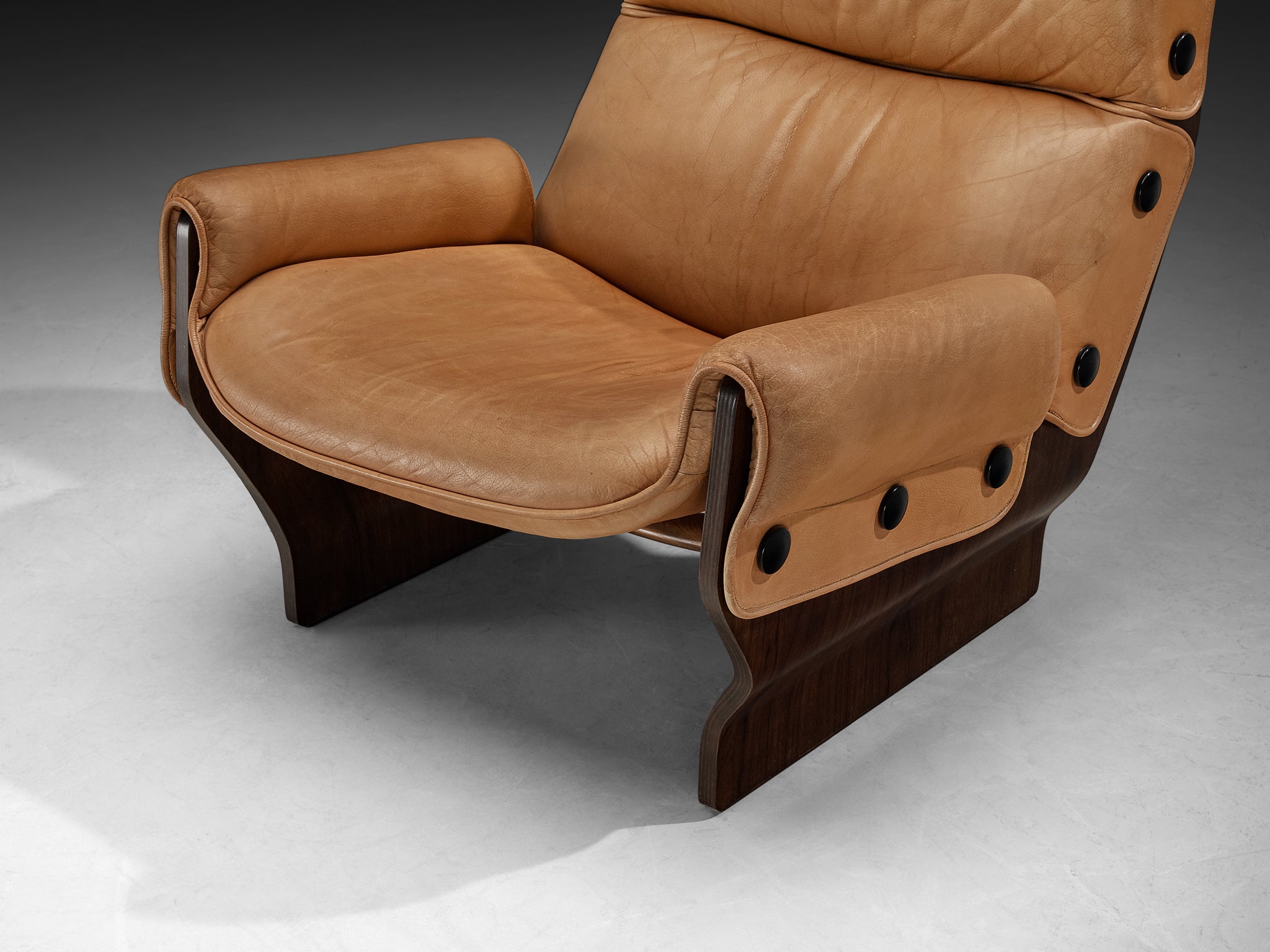Osvaldo Borsani for Tecno 'Canada' Lounge Chairs in Cognac Brown Leather and Wood Seating Morentz