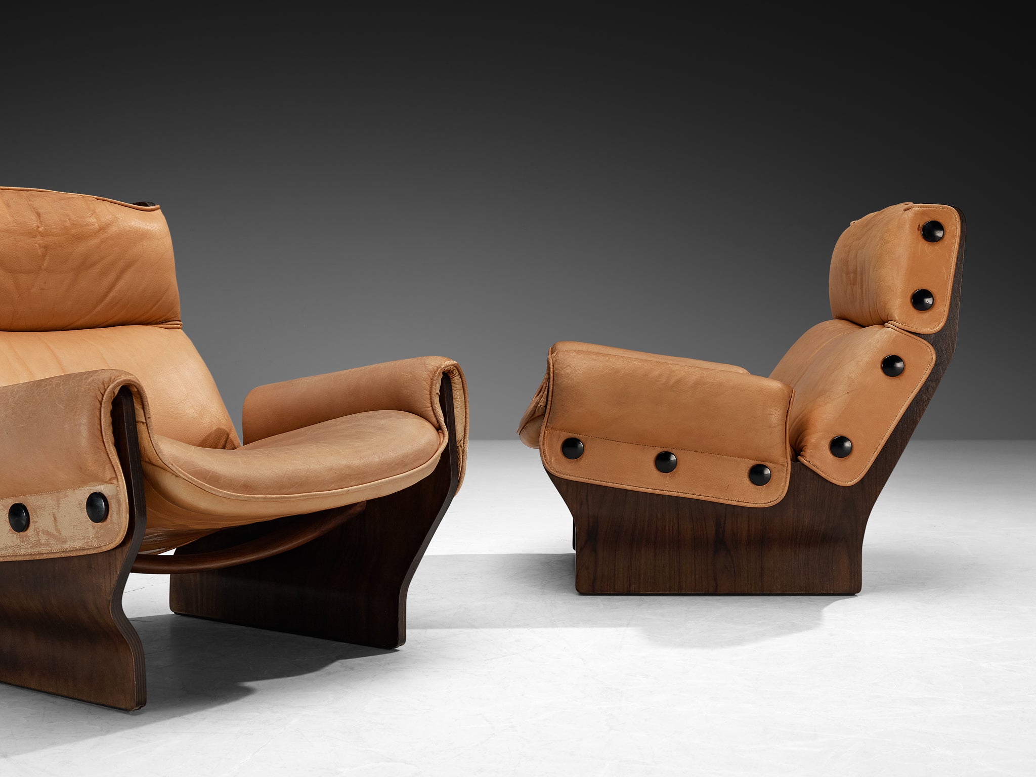 Osvaldo Borsani for Tecno 'Canada' Lounge Chairs in Cognac Brown Leather and Wood Seating Morentz